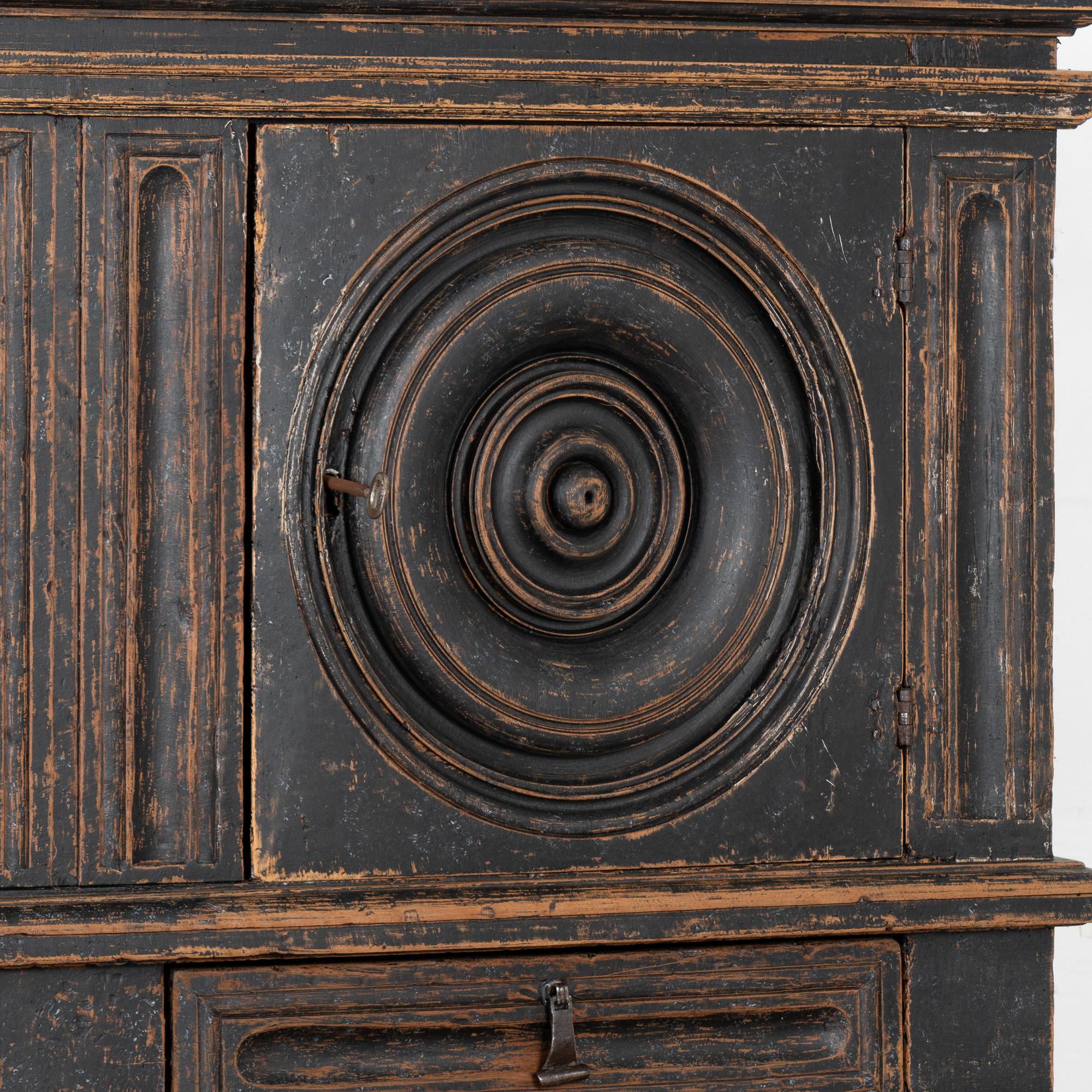XIX secolo Armadio in Oak dipinto di nero, Spagna, circa 1820-40 in vendita