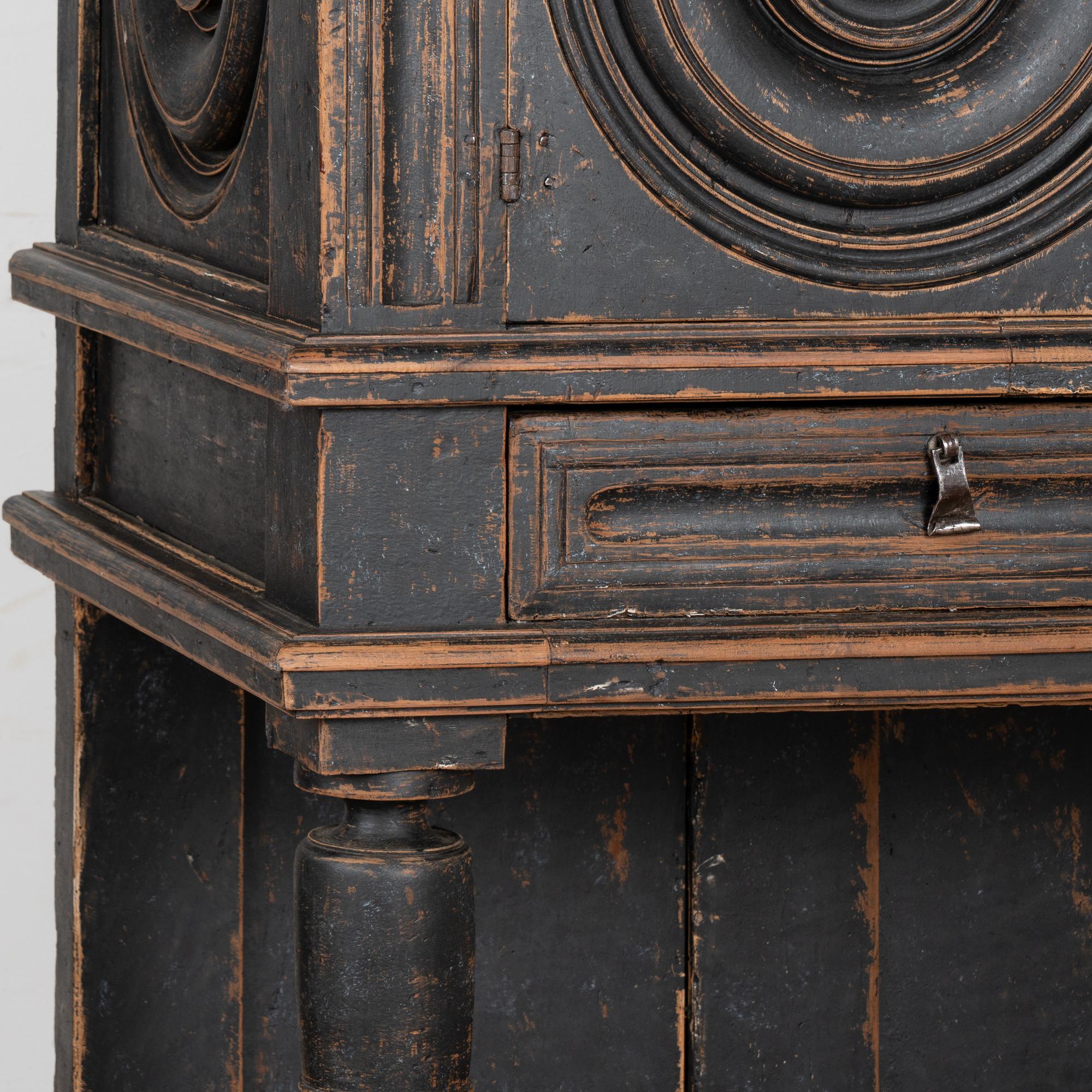 Quercia Armadio in Oak dipinto di nero, Spagna, circa 1820-40 in vendita