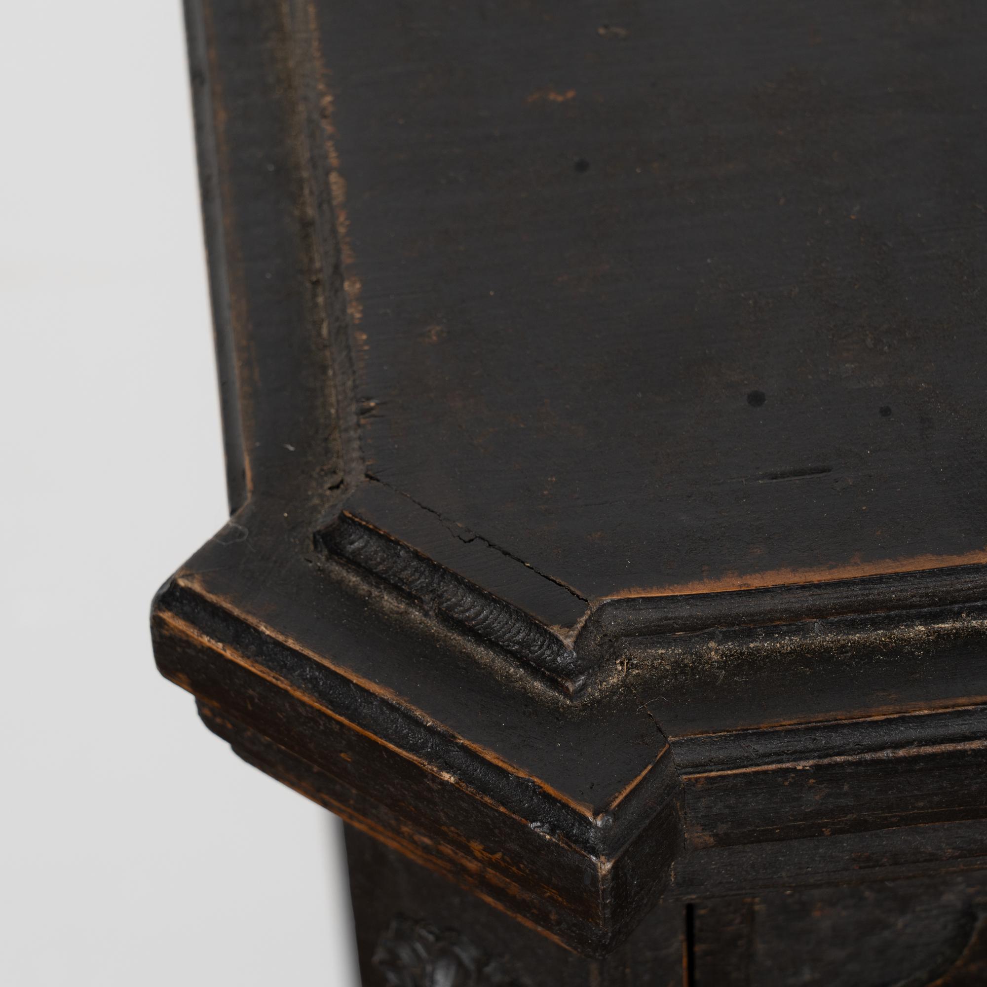 Black Painted Pine Chest of Four Drawers, Sweden circa 1840-60 For Sale 3