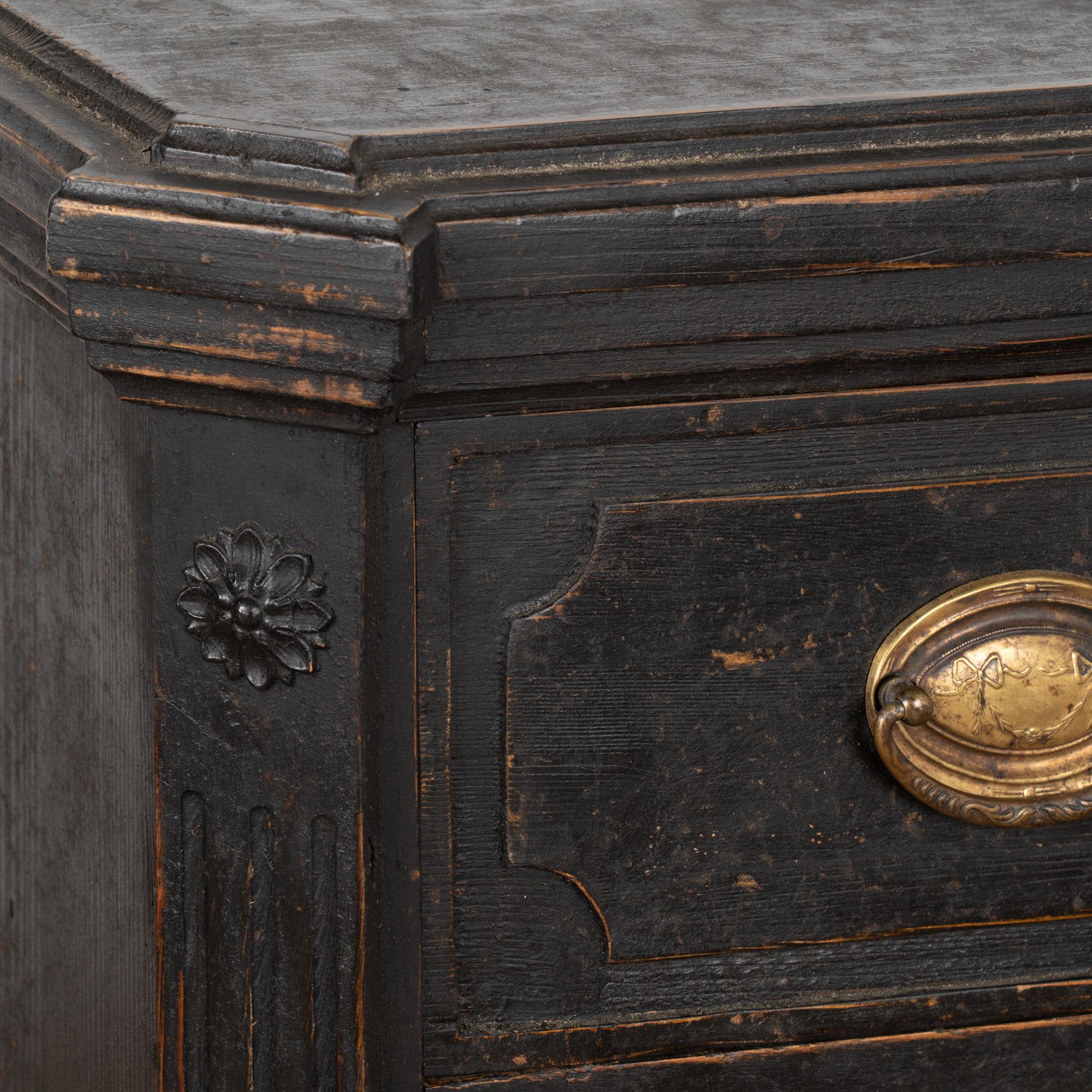 Black Painted Pine Chest of Four Drawers, Sweden circa 1840-60 For Sale 2