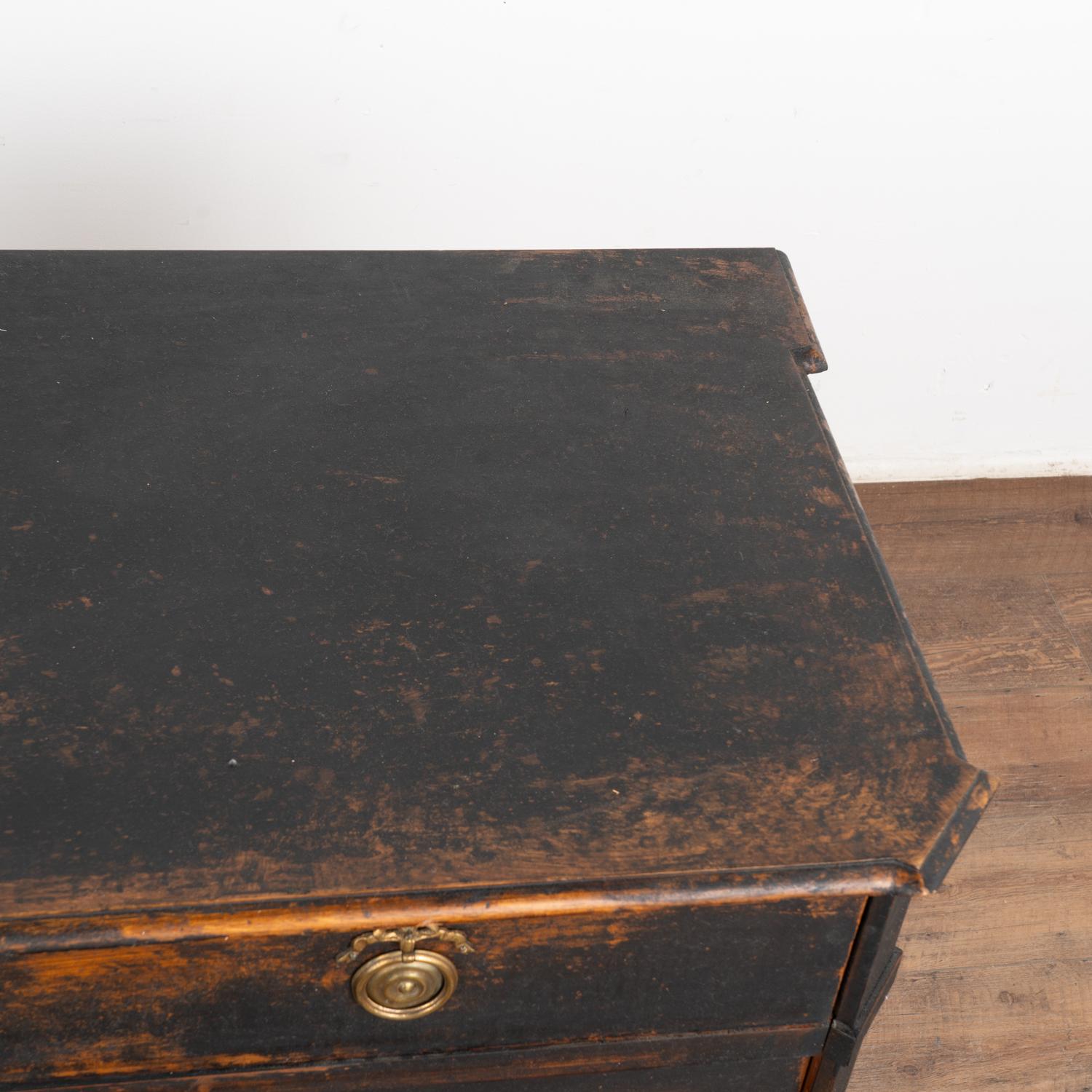 Black Painted Pine Chest of Three Drawers, Sweden circa 1860-80 For Sale 1