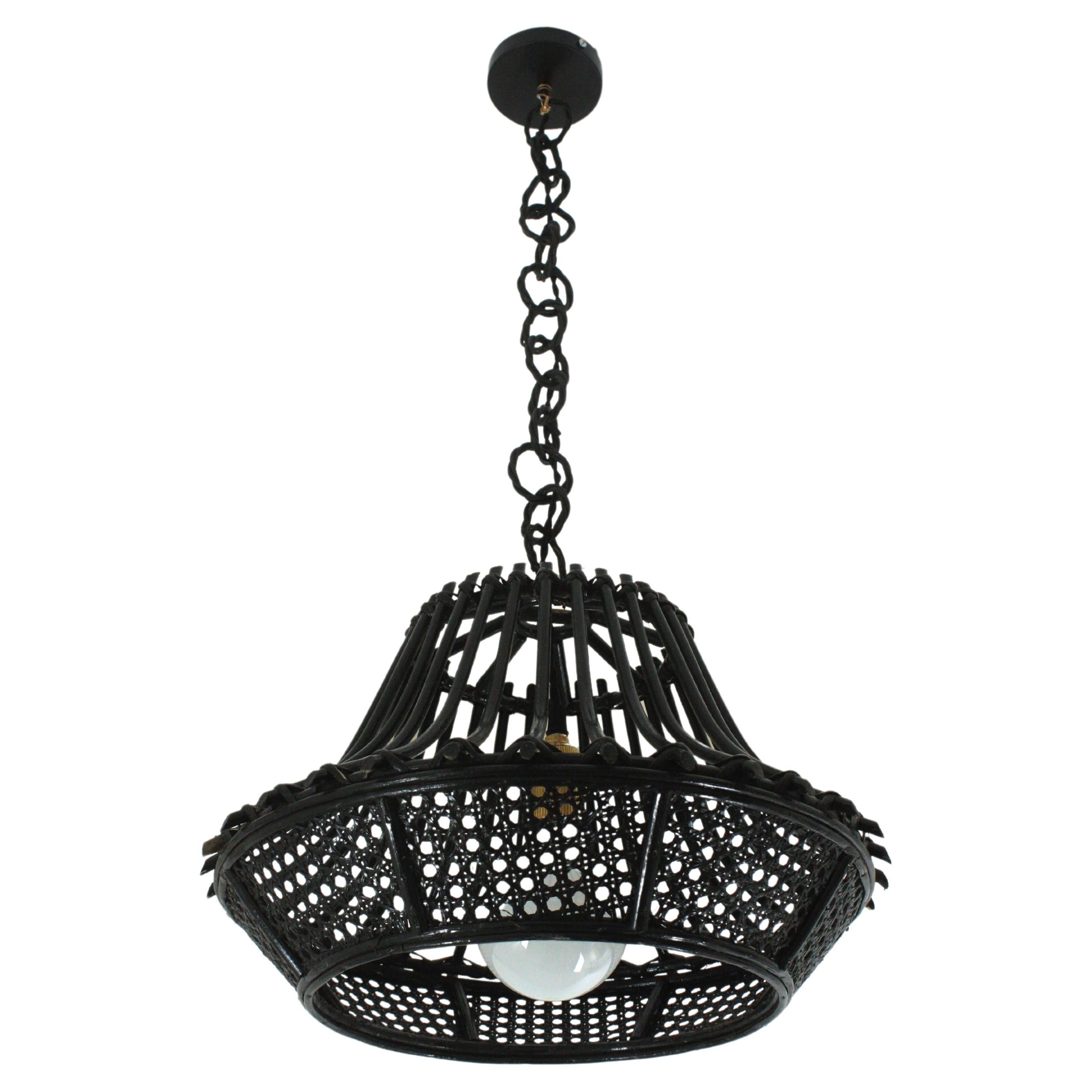 Lámpara Colgante / Farol de Mimbre de Ratán Pintado de Negro en Forma de Pagoda