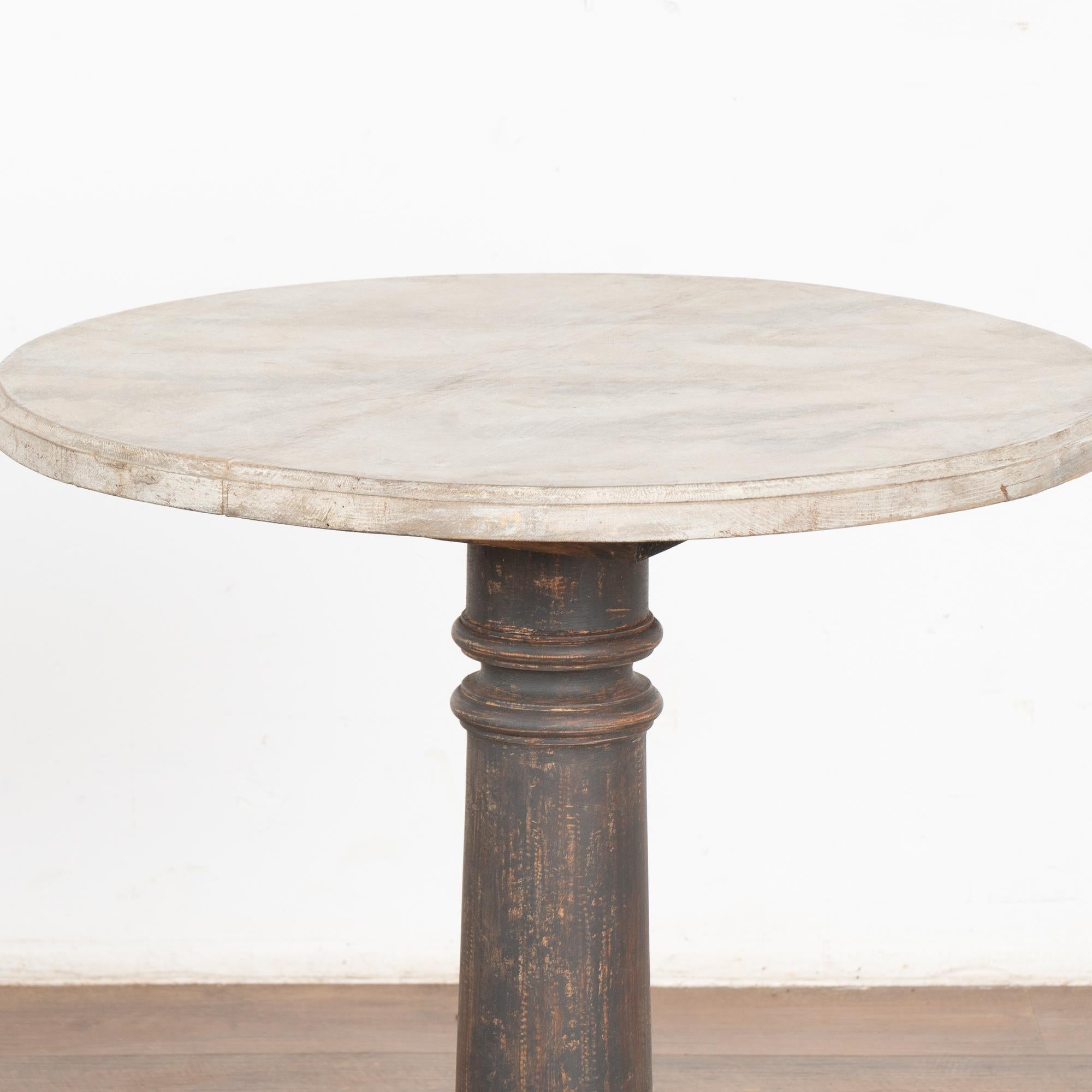 Black Painted Round Pedestal Table, Sweden circa 1890 In Good Condition In Round Top, TX