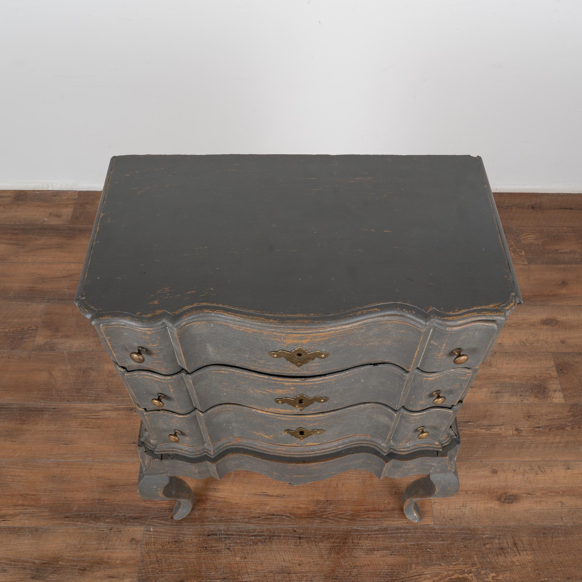 Black Painted Small Chest of Three Drawers Sweden circa 1800 In Good Condition In Round Top, TX