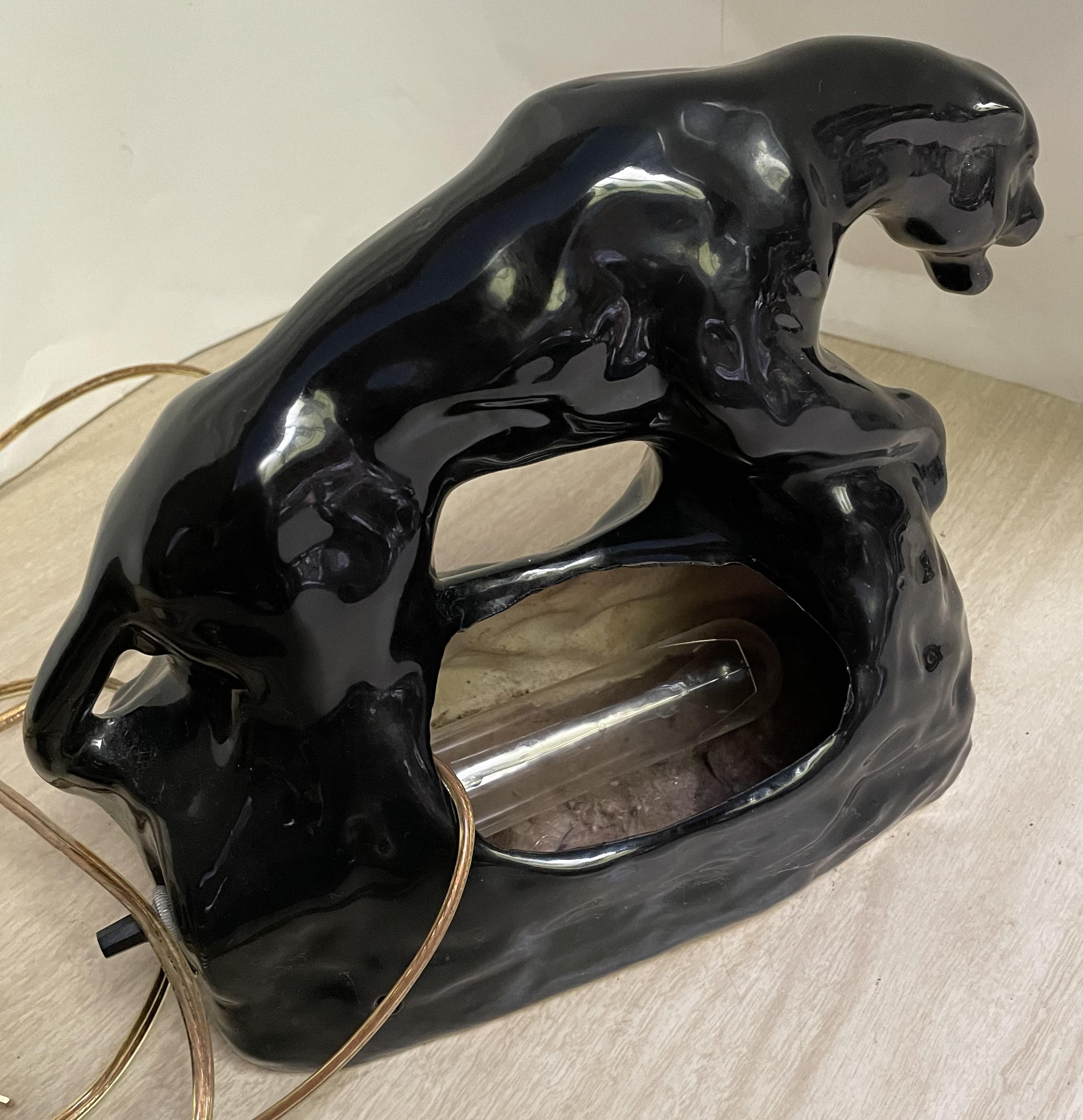 Panthère noire Chat en céramique Lampe de bureau TV du milieu du siècle Bon état - En vente à Clifton Forge, VA