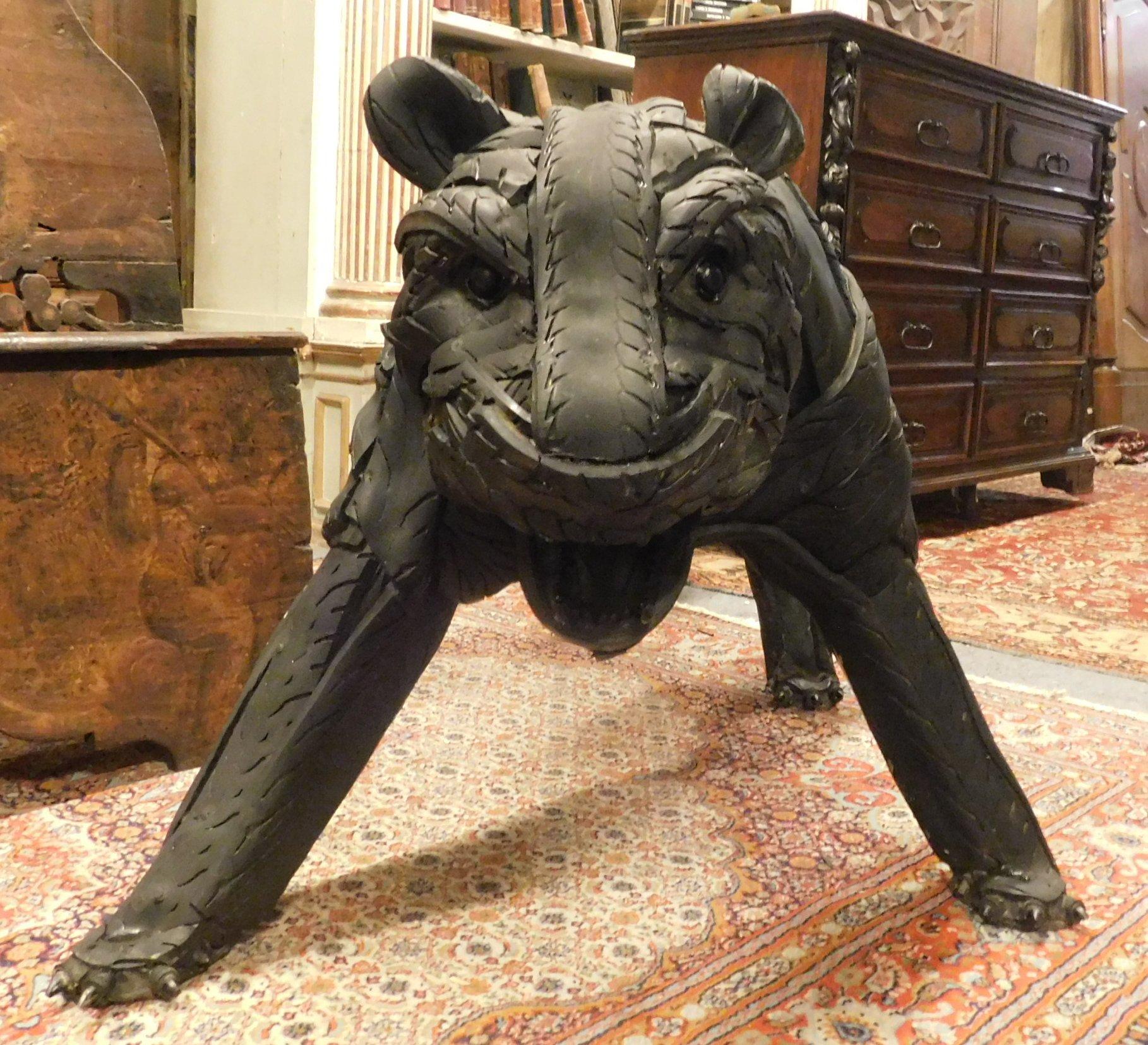 Schwarze Pantherstatue eines wiederverwendeten Tire, italienische Kunst, 1900 im Zustand „Starke Gebrauchsspuren“ im Angebot in Cuneo, Italy (CN)
