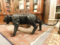 Black Panther Statue of Reused Tire, Scultura realizzata da artista del Belgio