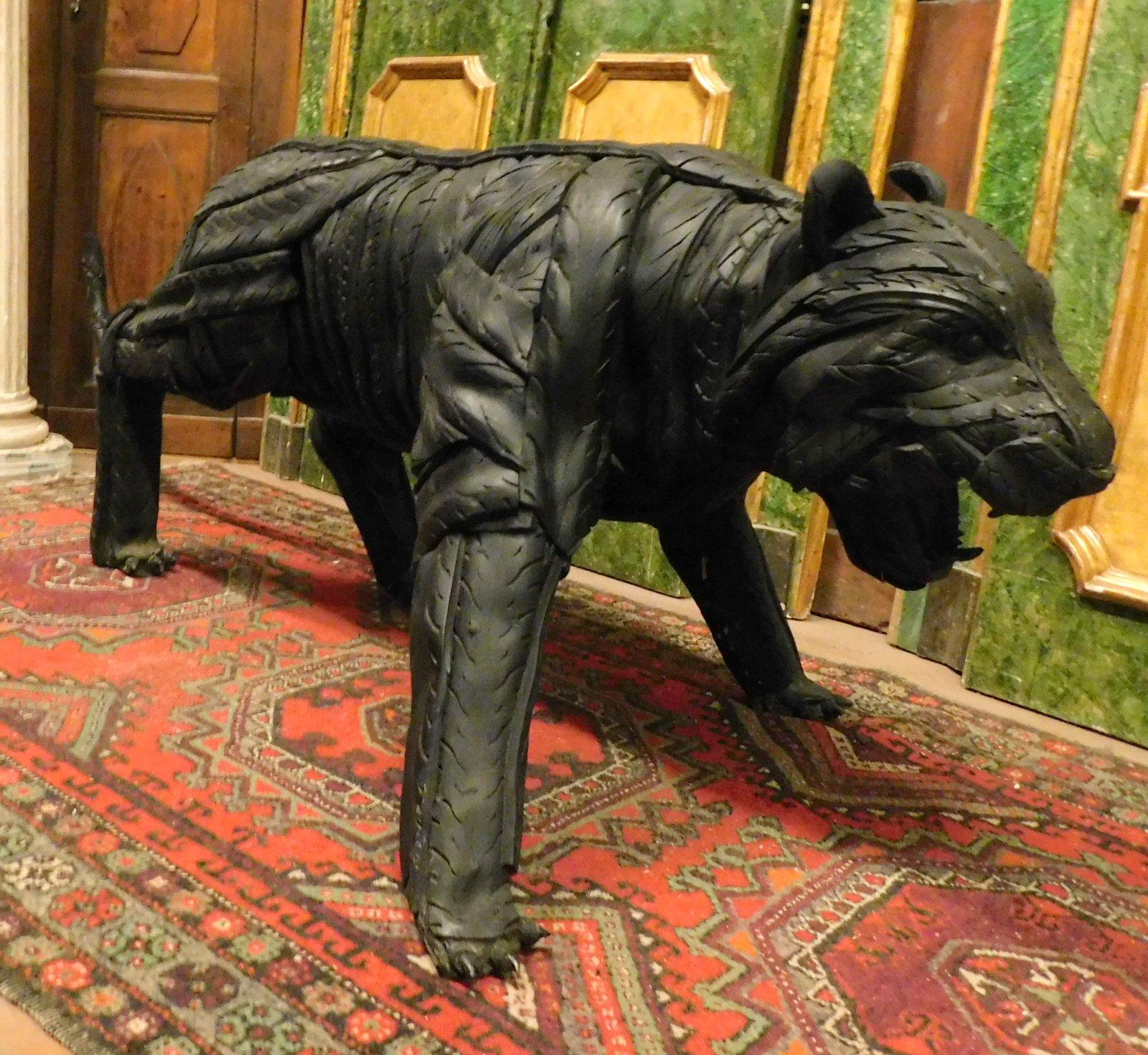 XX secolo Statua di Pantera Nera realizzata con pneumatici riutilizzati, Scultura realizzata da artista del Belgio in vendita