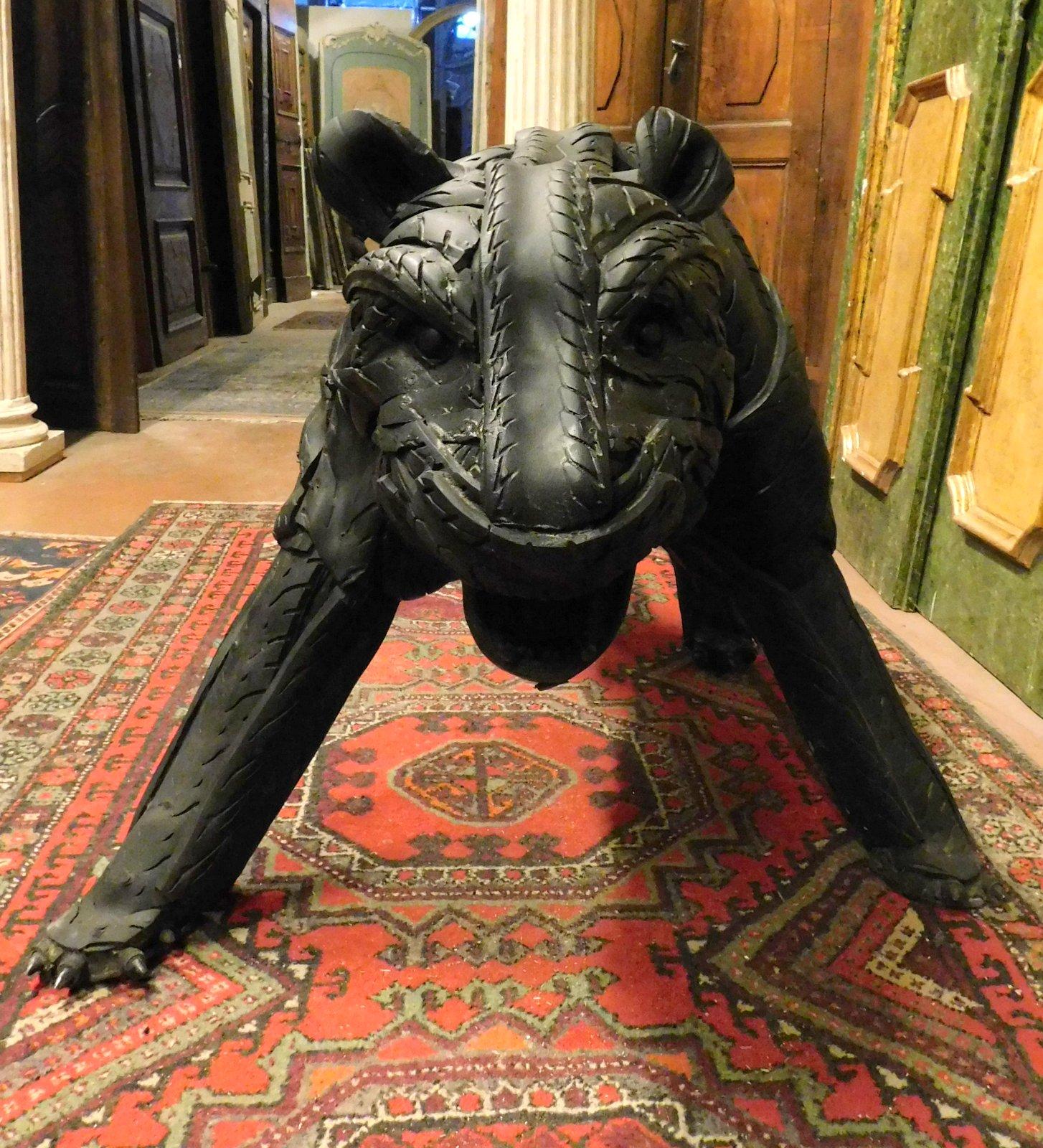 Statua di Pantera Nera realizzata con pneumatici riutilizzati, Scultura realizzata da artista del Belgio in vendita 1