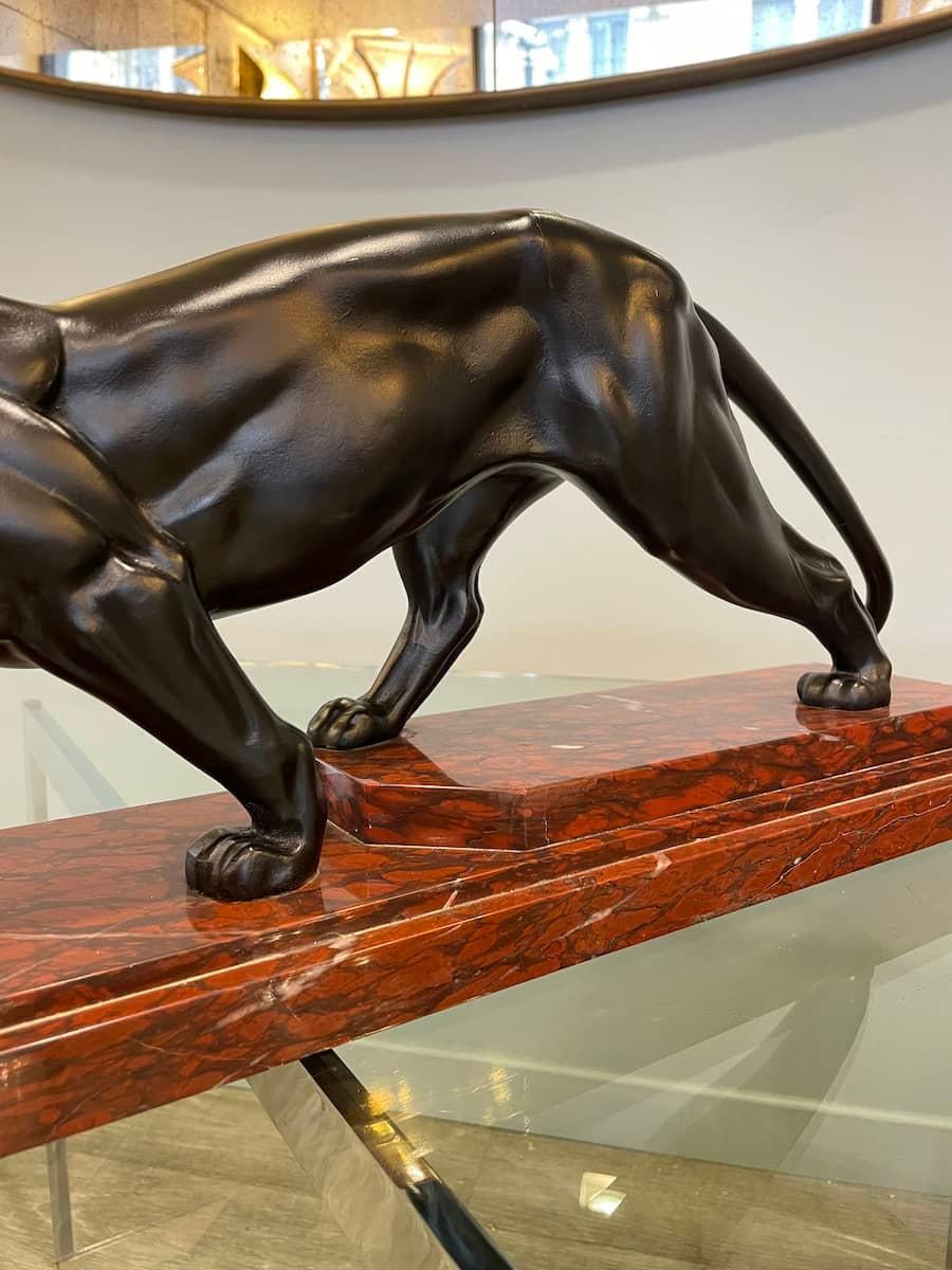 Statua di Pantera Nera con base in marmo rosso in vendita 3