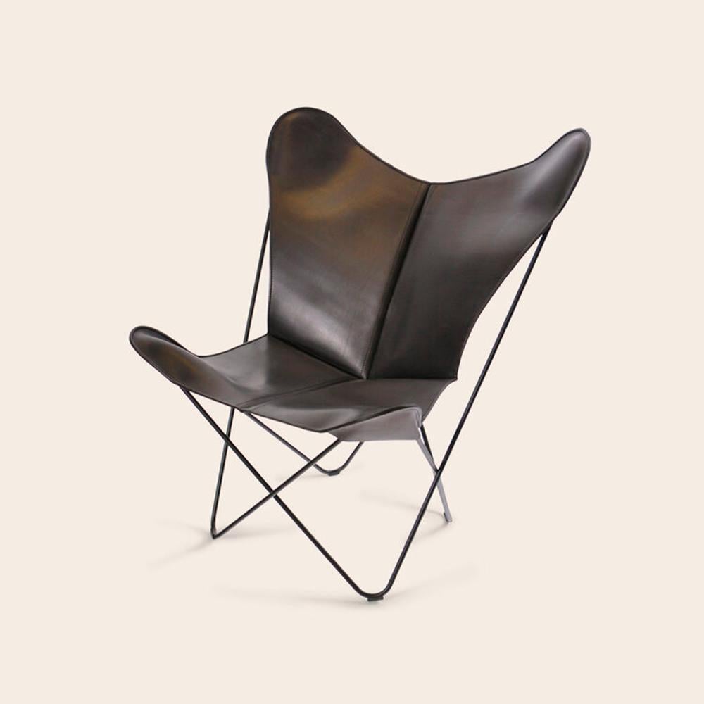 Black Papillon chair by OxDenmarq
Dimensions: D 90 x W 78 x H 97 cm
Materials: Leather, stainless steel
Also available: Different leather colors available

OX DENMARQ is a Danish design brand aspiring to make beautiful handmade furniture,