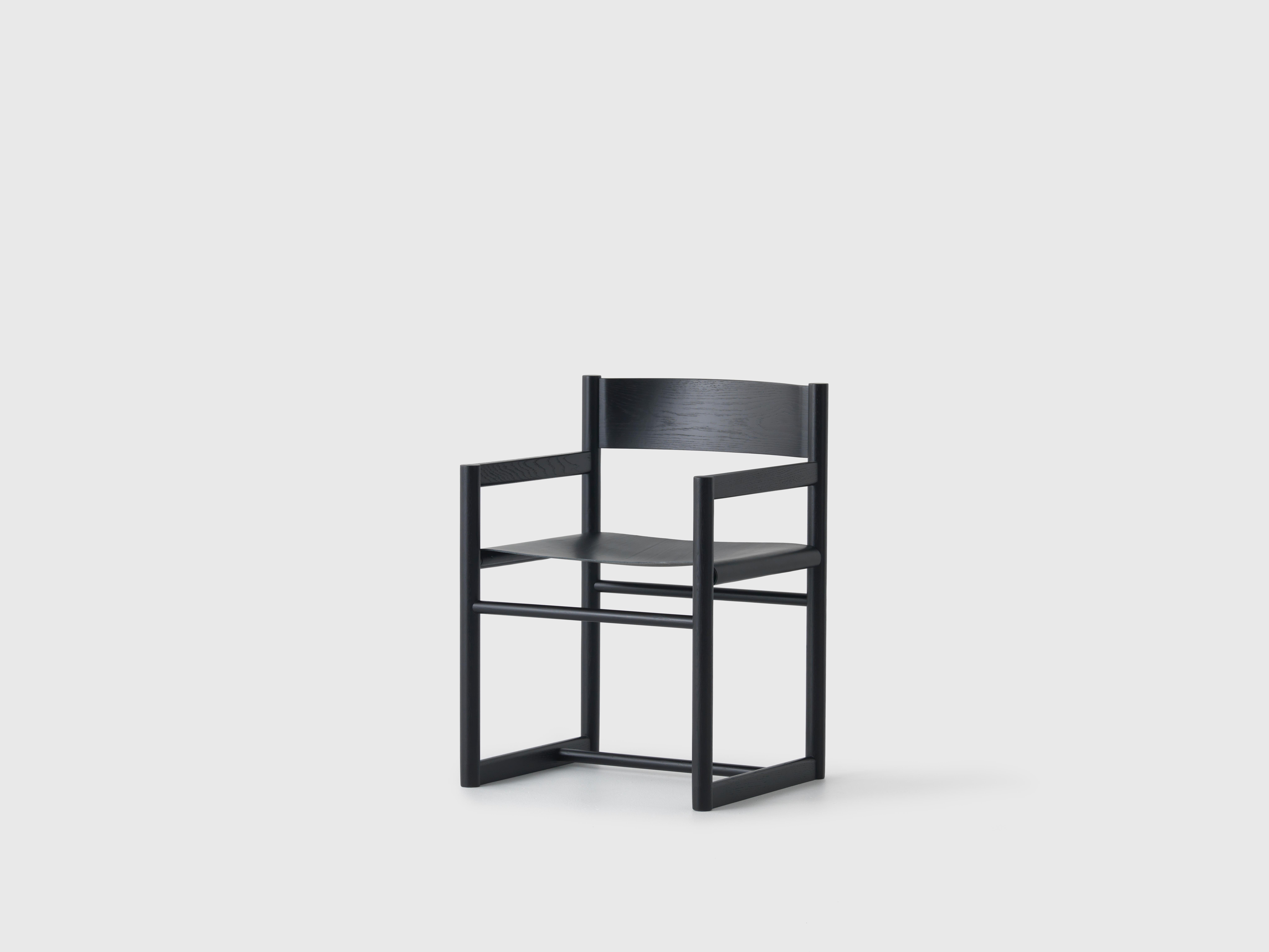 Fauteuil passager noir de Resident
Dimensions : L 55 x P 54,1 x H 76,5 cm
MATERIAL : Chêne massif, cuir.
Poids : 6 Kg.

Noir avec noir

A propos : 
Fondé par Simon James & Scott Bridgens en 2011, Resident abrite des pièces de design durables créées