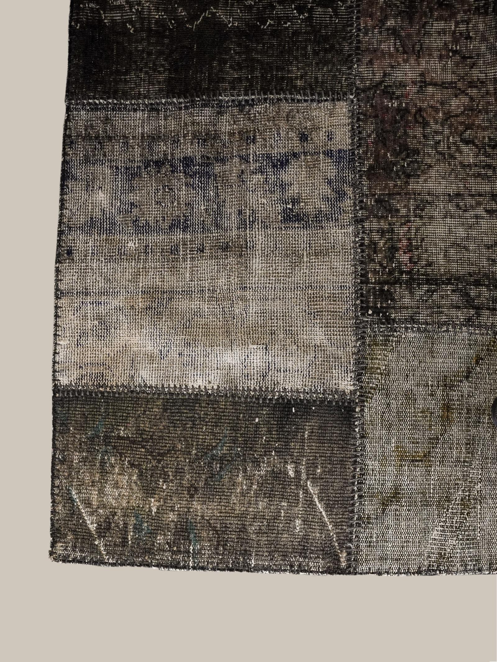 XX secolo Rug & Kilim nero patchwork annodato a mano in vendita