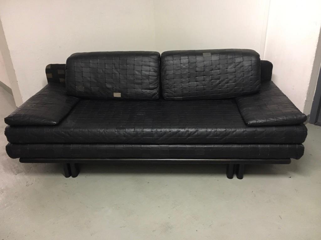 Black patchwork leather convertible sofa produced by De Sede, Switzerland, ca. 1970s
Good condition. The top mattress with frame slide to convert in bed
L 200 x P 85 x H 60 cm
Bed dimensions 190 x 160 cm.
  
