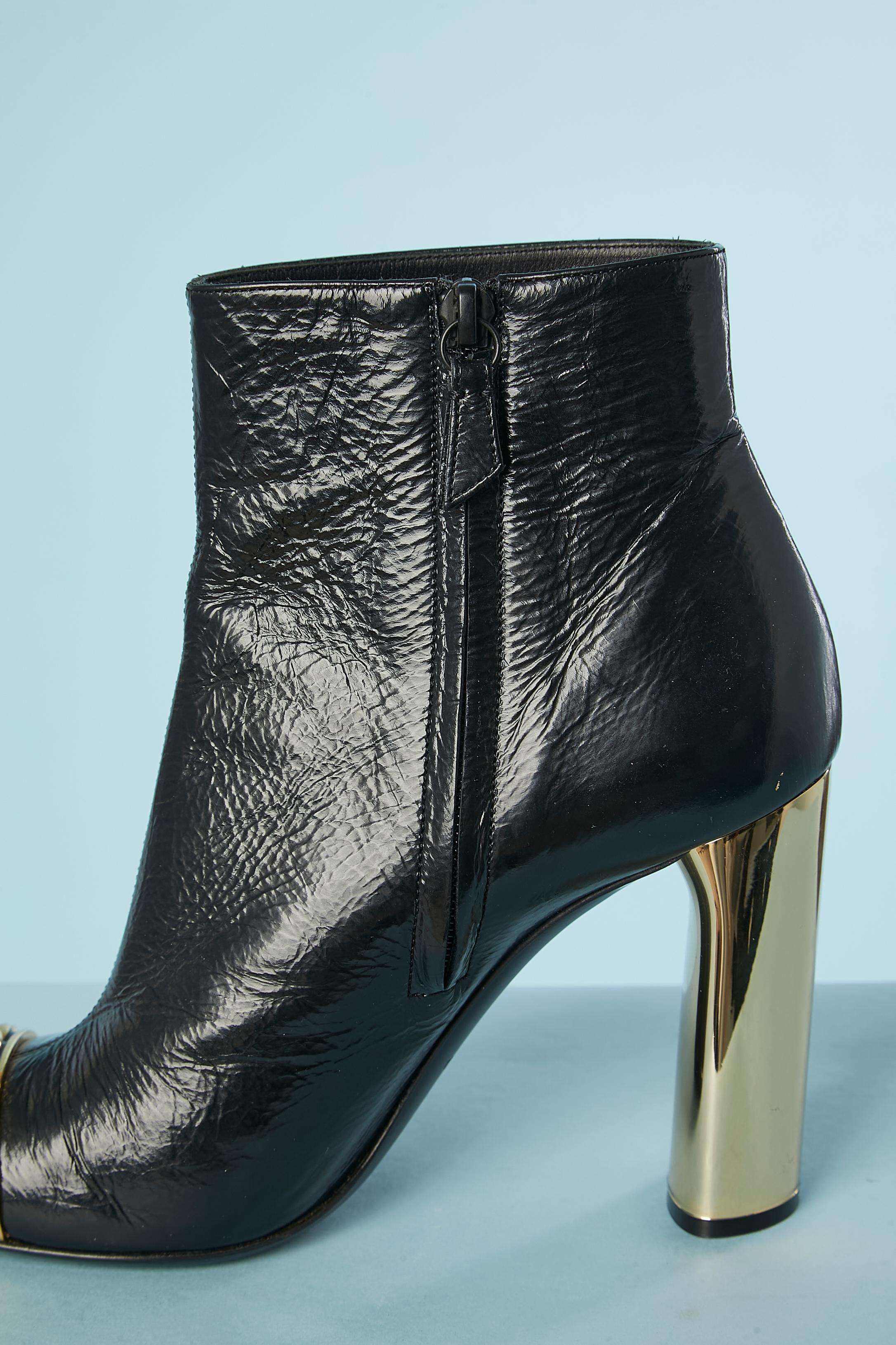 Black patent leather boots with gold metal chain and heels Casadei  For Sale 5