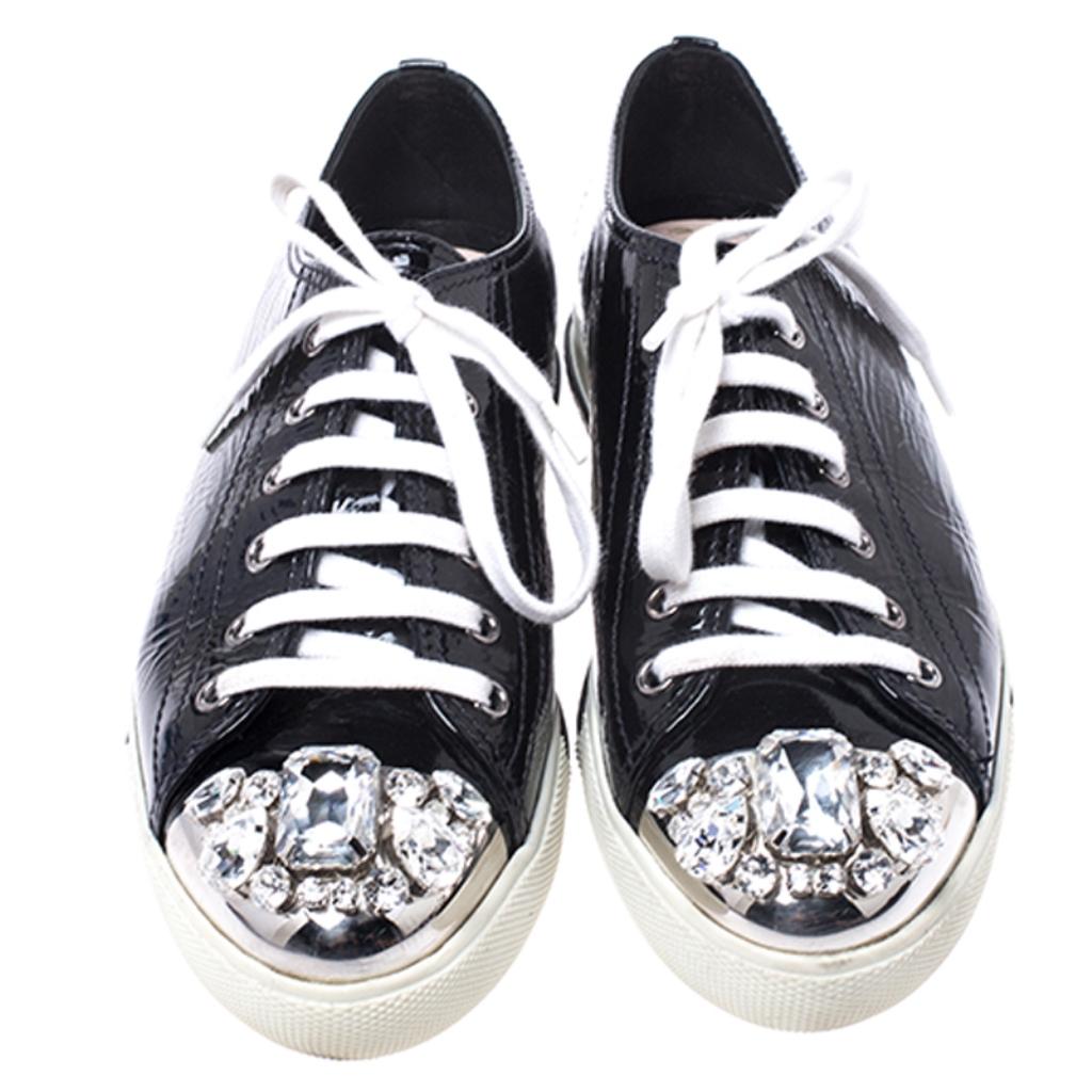 Black Patent Leather Crystal Embellished Cap Toe Lace Up Sneakers Size 38 In Good Condition In Dubai, Al Qouz 2