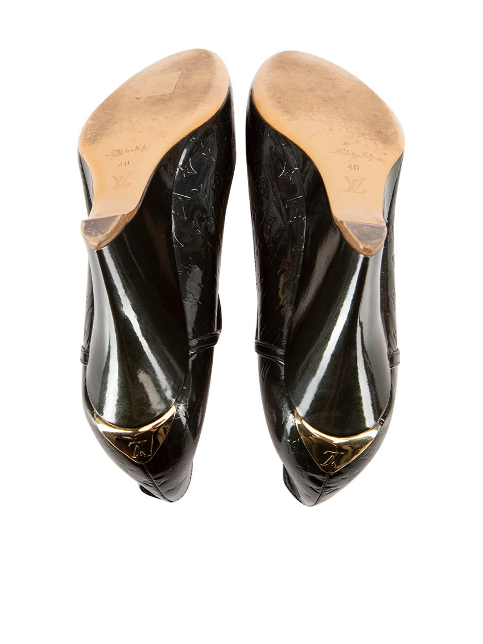 Women's Black Patent Leather Petite Monogram Peep-Toe Wedge Sandals Size IT 40 For Sale