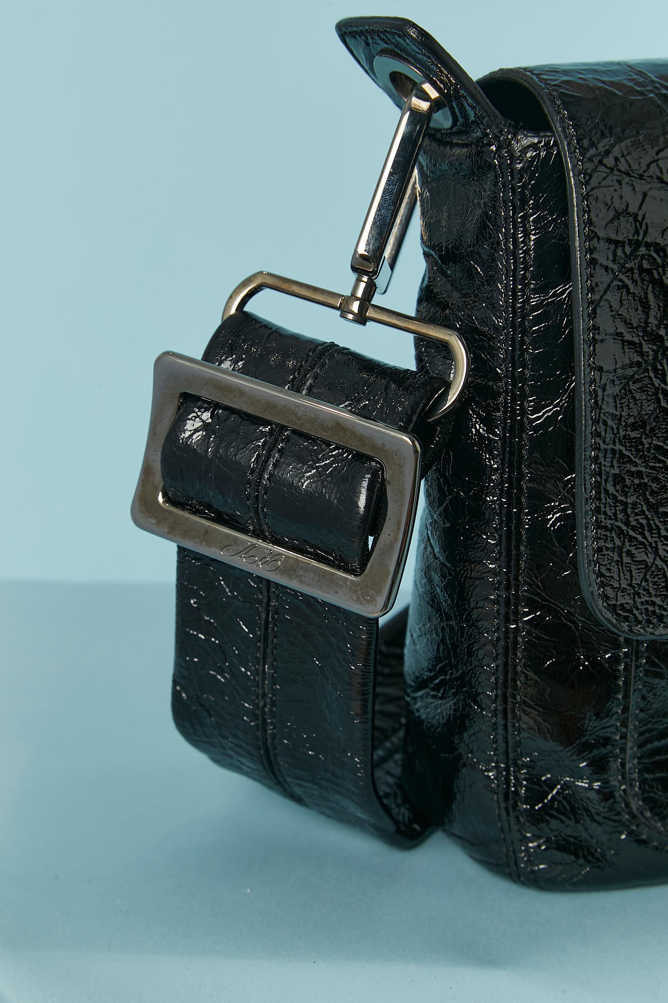 Black patent leather shoulder bag ROGER VIVIER In Excellent Condition For Sale In Saint-Ouen-Sur-Seine, FR
