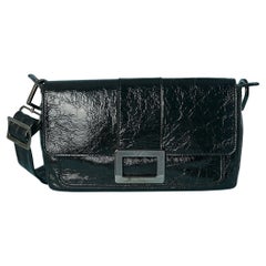 Schwarze Umhängetasche aus Lackleder ROGER VIVIER