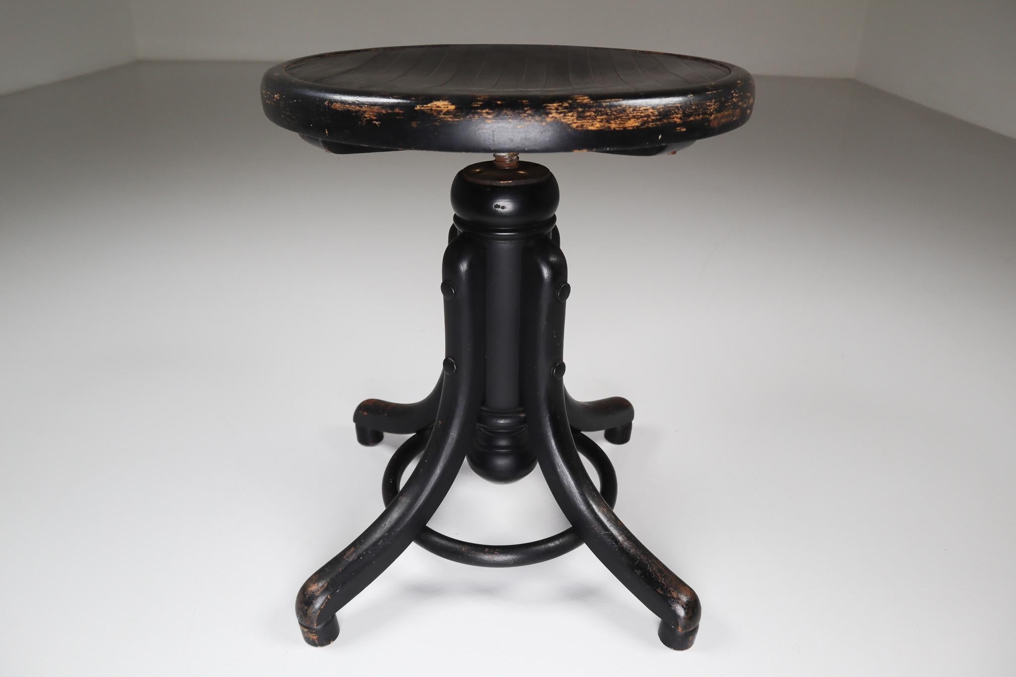 Black Patinated Bentwood Piano Stool by Thonet, Austria, 1900s In Good Condition In Almelo, NL