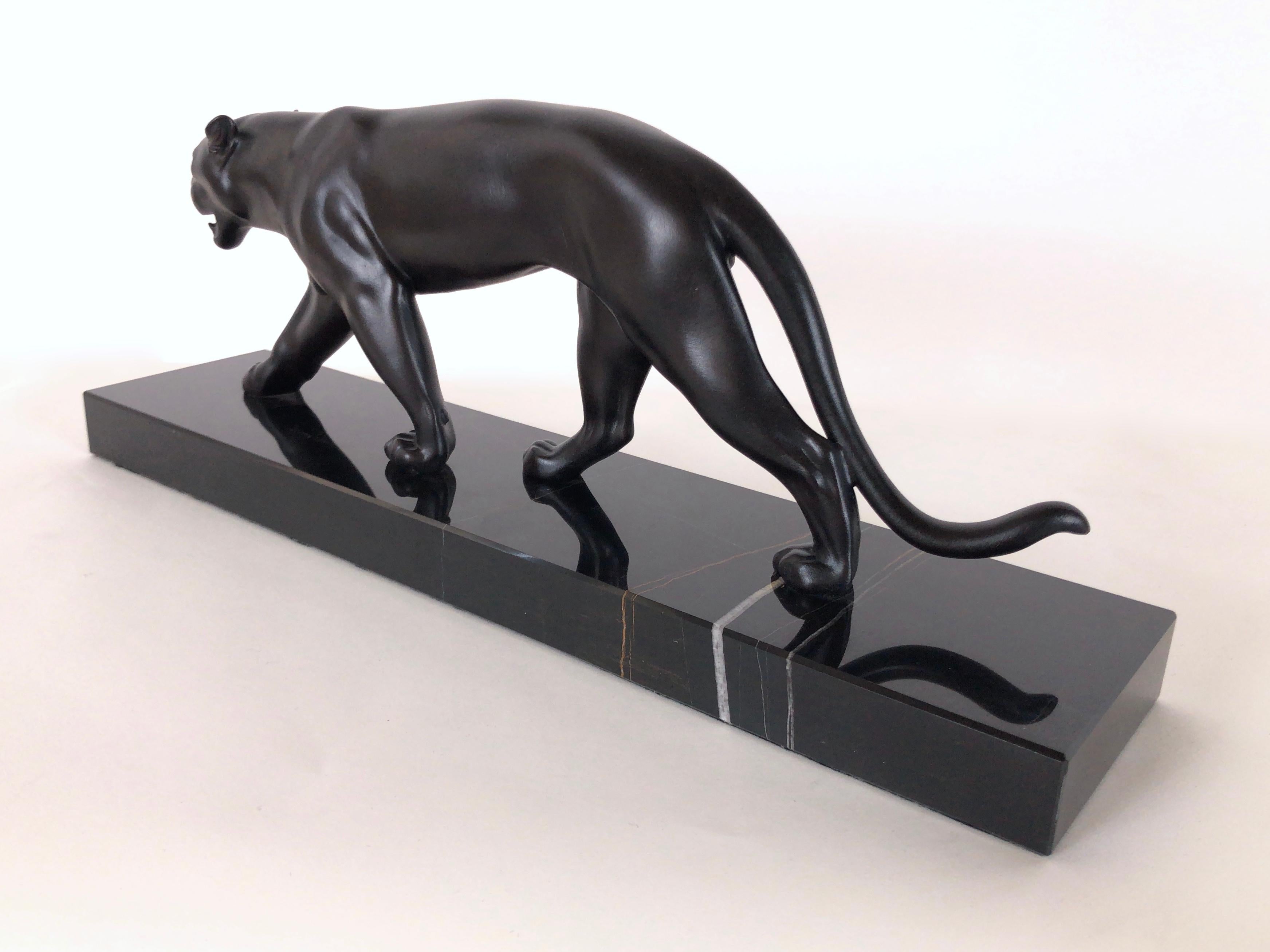 Black Patinated Panther Sculpture Ouganda Original Max Le Verrier Spelter Marble In Excellent Condition In Ulm, DE