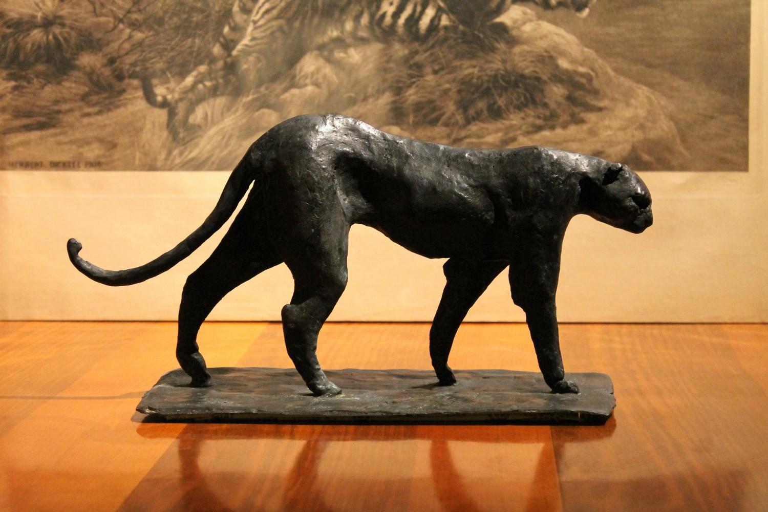 This contemporary sculpture representing a walking leopard on a rectangular naturalistic base is made of solid burnished black patinated bronze, created by the Argentine-Italian artist Pablo Simunovic through the ancient lost wax casting method.