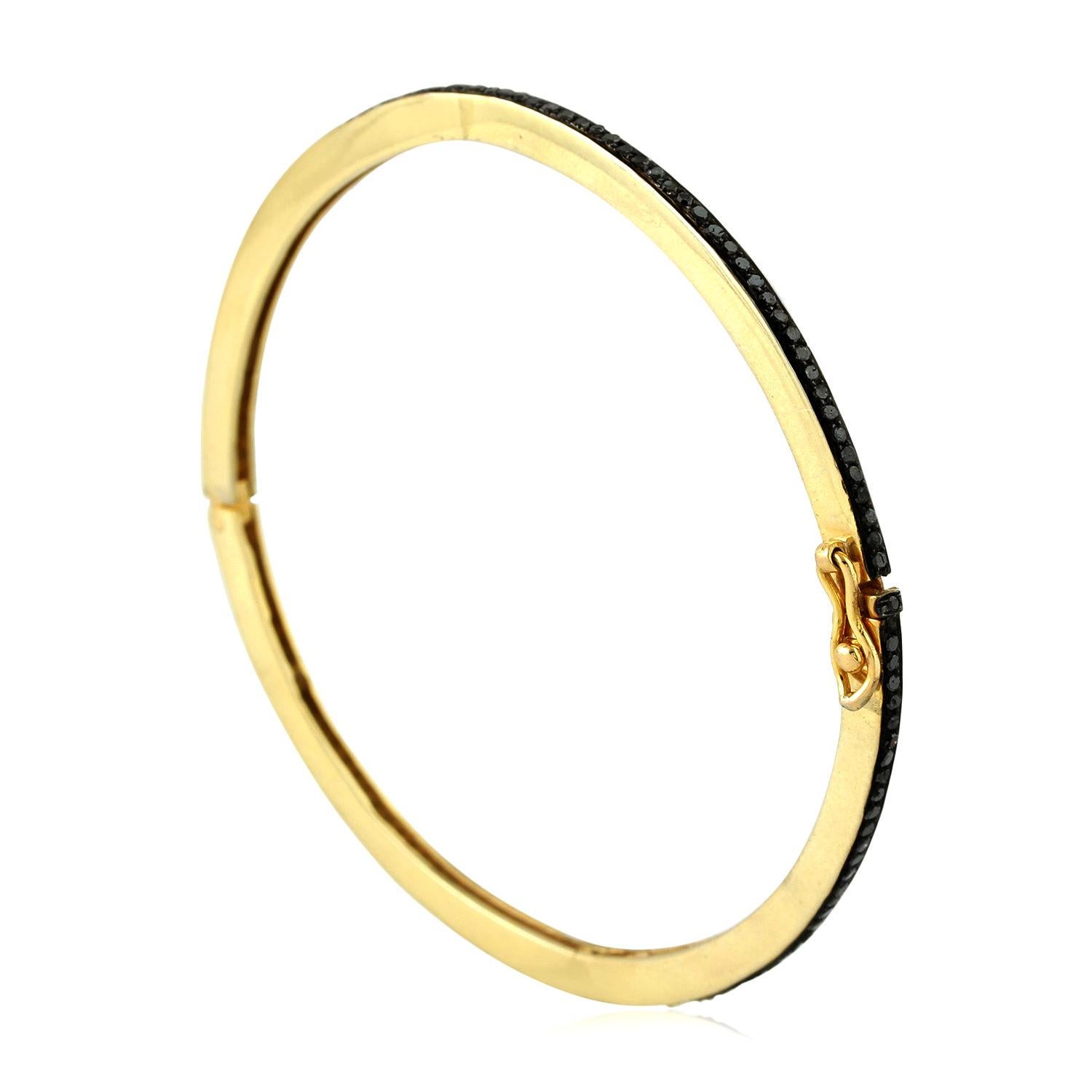 18KT:1.100g,
Diamond:1.46ct,
SiIver:11.280g,
Taille-57 x 2 mm