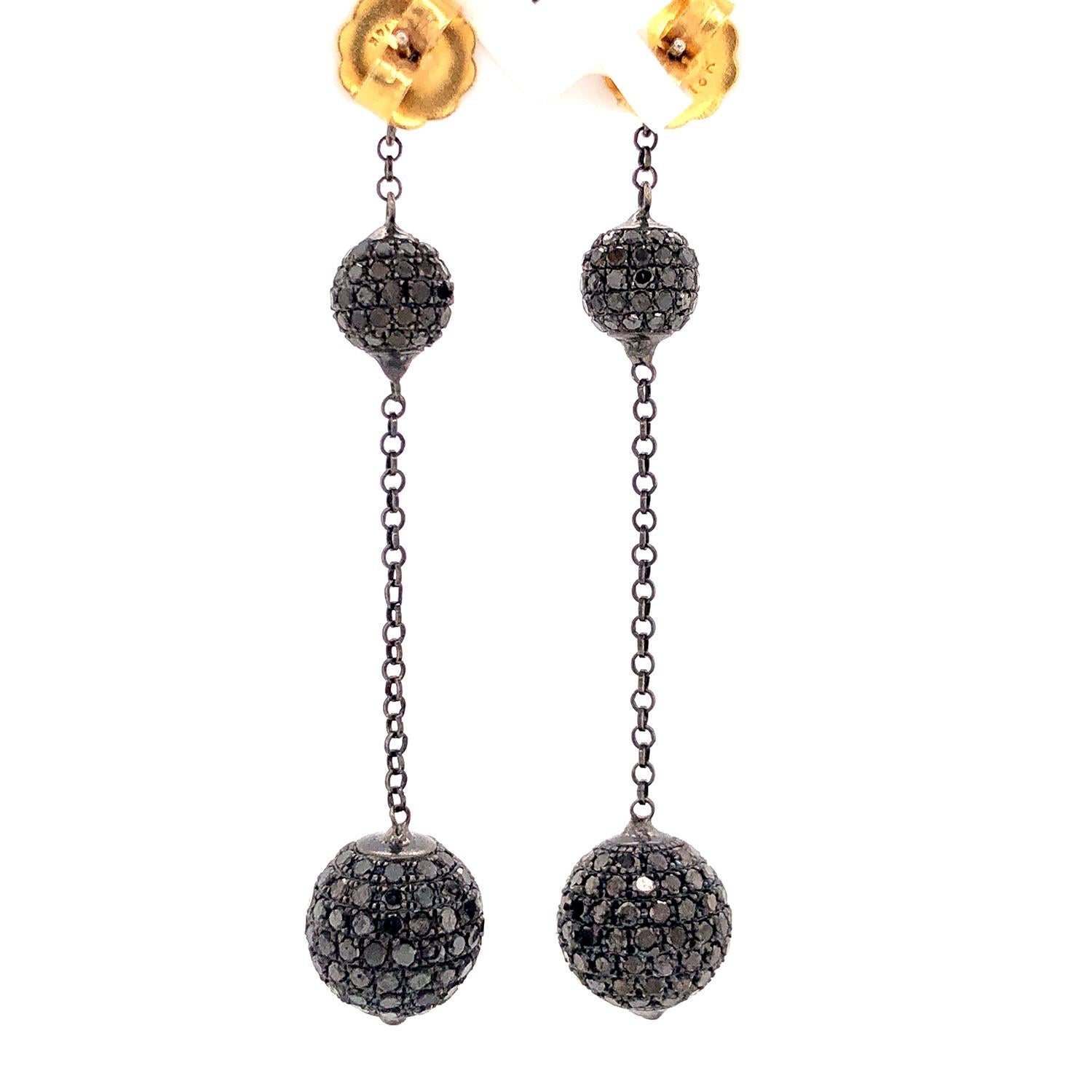 Schwarze Pavé-Diamanten-Kugel-Ohrringe mit Kette (Kunsthandwerker*in) im Angebot