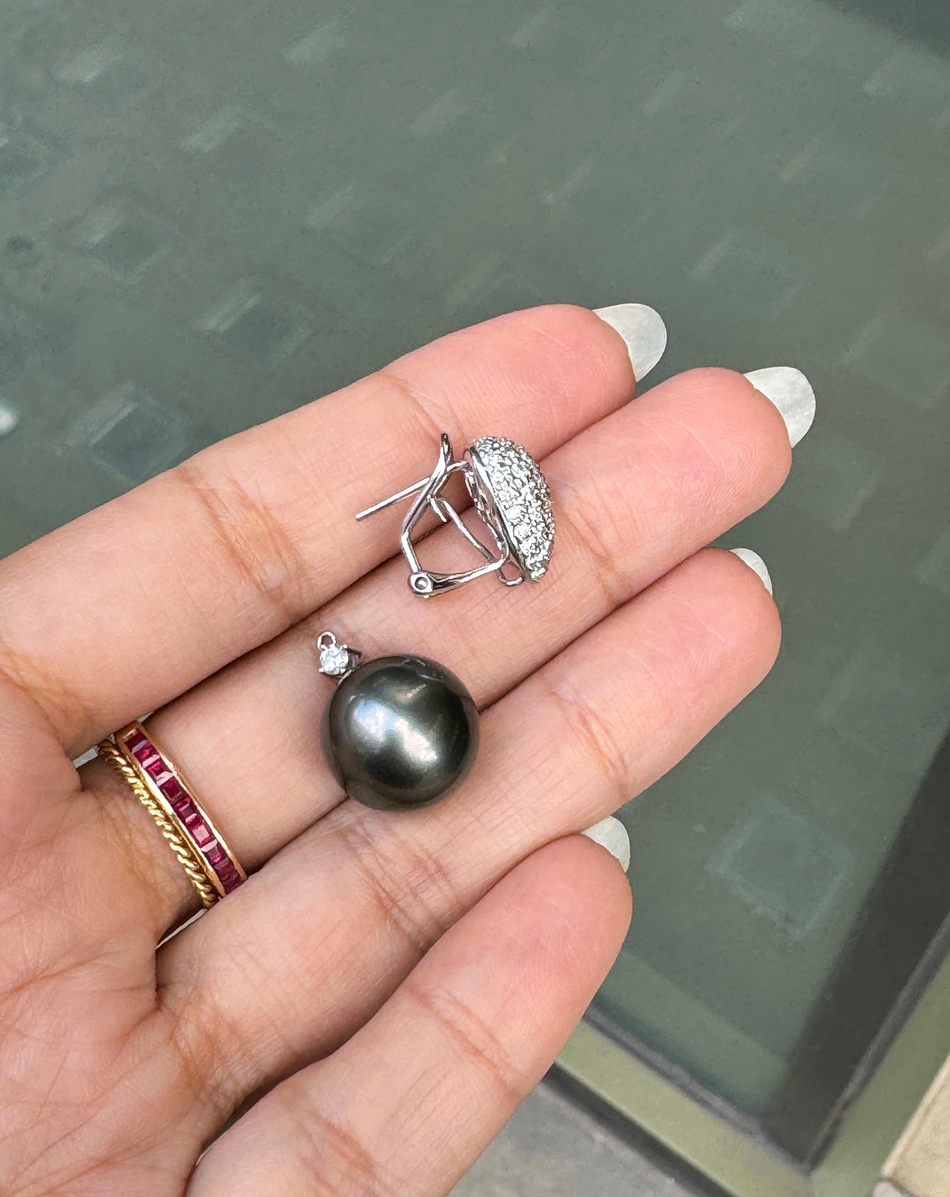 Donna Orecchini a goccia staccabili in oro bianco 18 carati con perle nere e diamanti in vendita