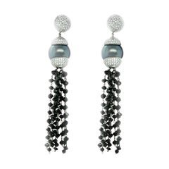 Schwarze Perlen- und Diamant-Kronleuchter-Ohrringe mit 4,50 Karat weißen Diamanten