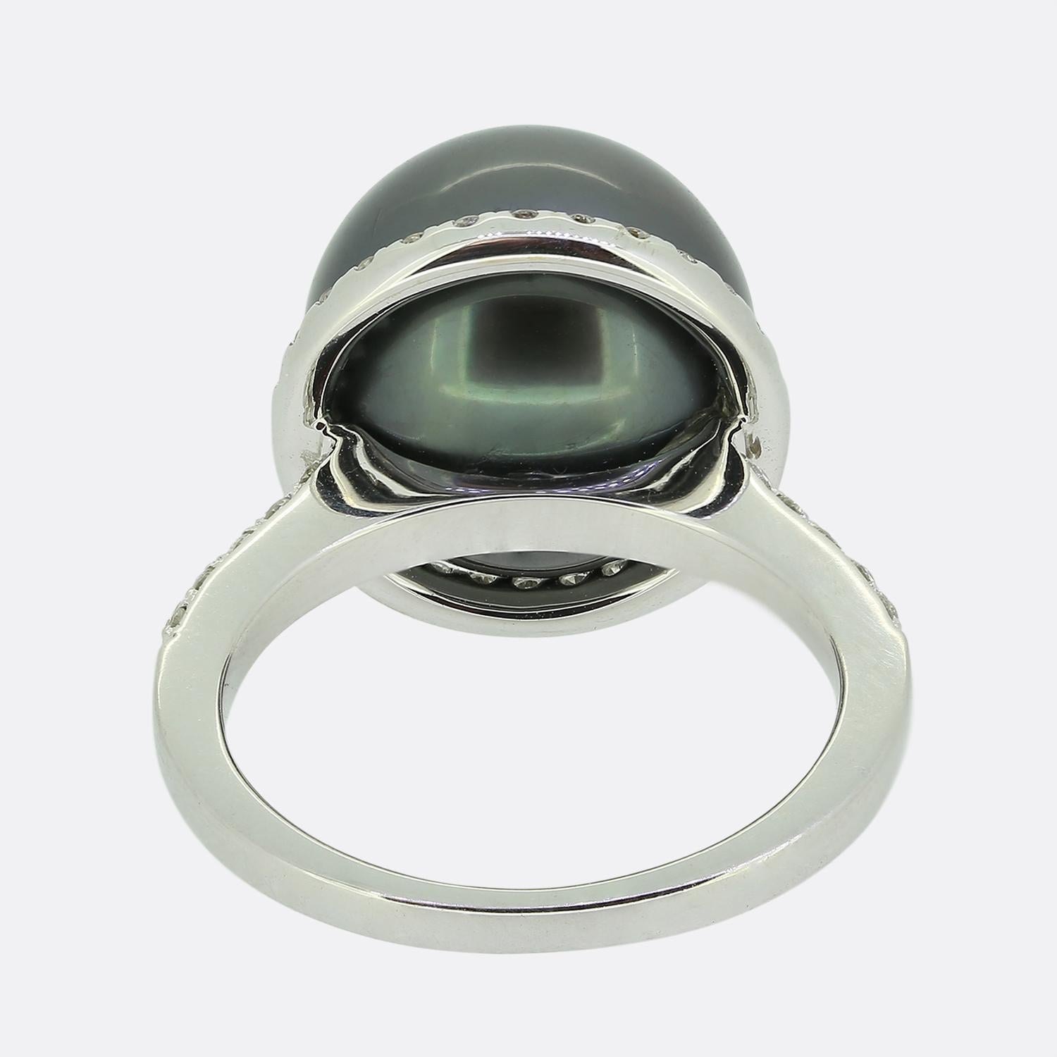 Schwarzer Perlen- und Diamant-Cluster-Ring im Zustand „Gut“ im Angebot in London, GB