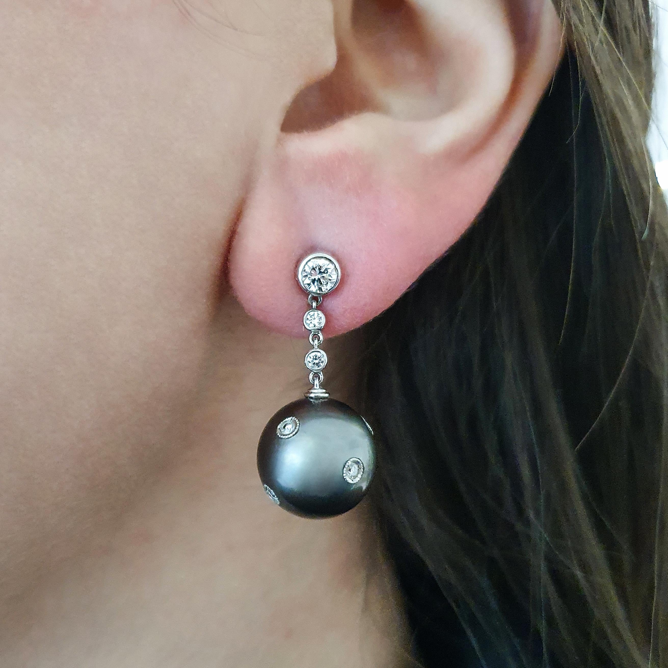 Black Pearl and Diamond on White Gold 18k Earrings.

Total weight: 12.12 grams
Total height: 1.18 inch (3.00 centimeters).