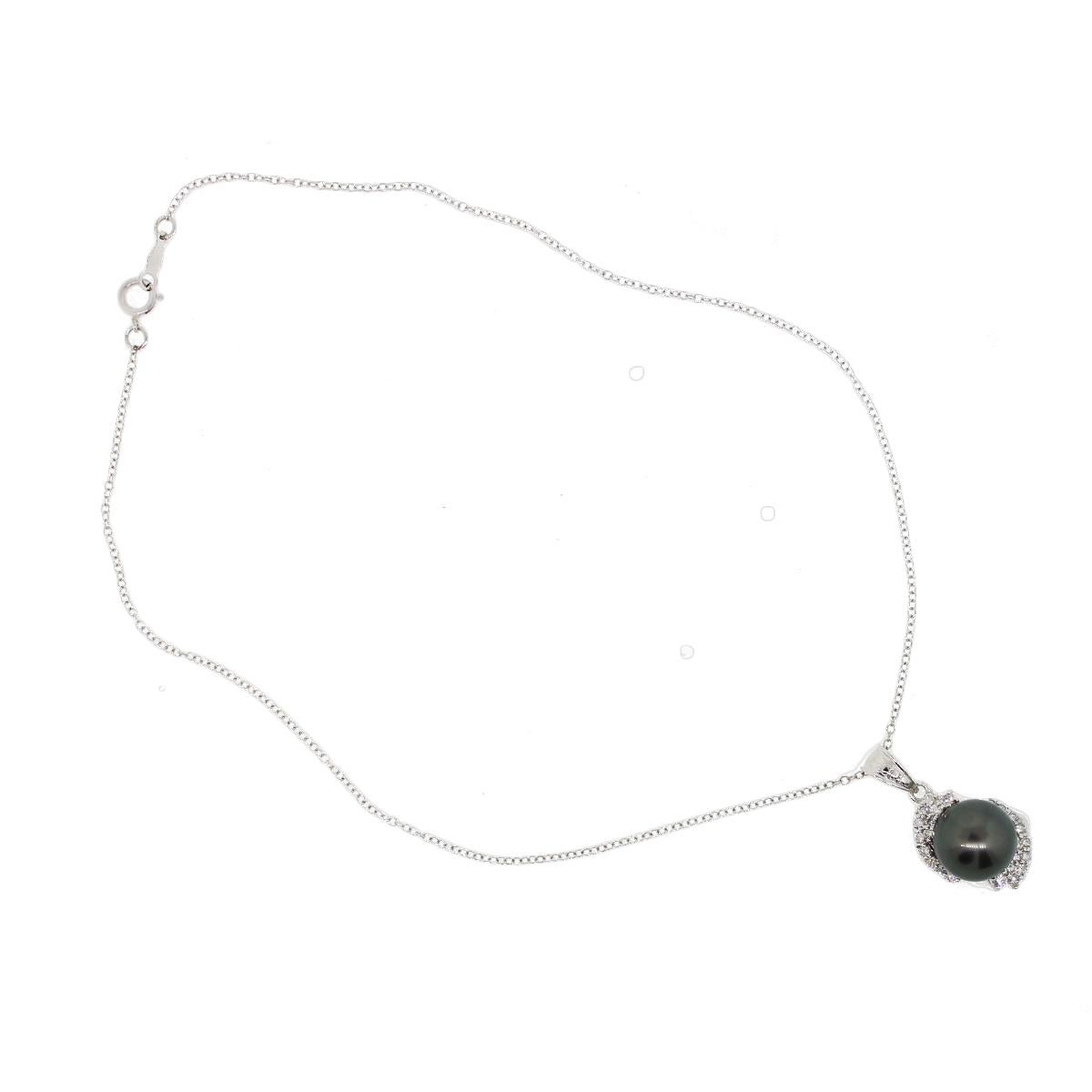 Round Cut Black Pearl and Diamond Pendant Chain Necklace For Sale