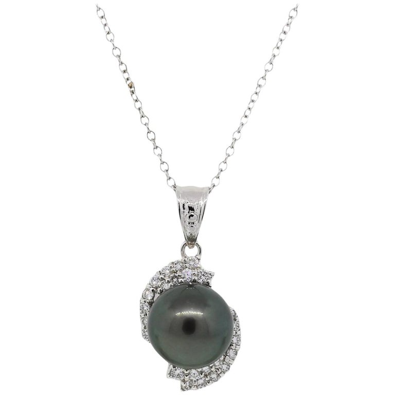 Black Pearl and Diamond Pendant Chain Necklace For Sale at 1stDibs