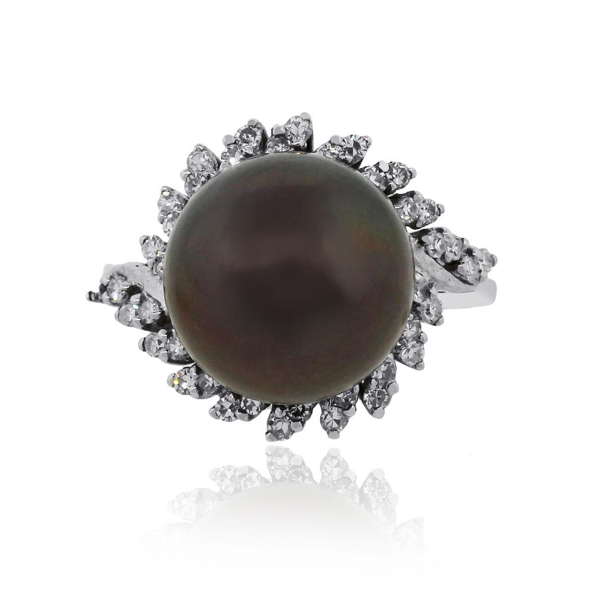 Stile: Anello con diamante e perla in oro bianco 18k
Materiale: oro bianco 18 carati
Dettagli delle gemme: Perla nera al centro
Misura dell'anello: 5.5
Misure dell'anello: 0,78″ x 0,60″ x 1,30″
Peso totale: 6,2 g (4dwt)
SKU: A30310485