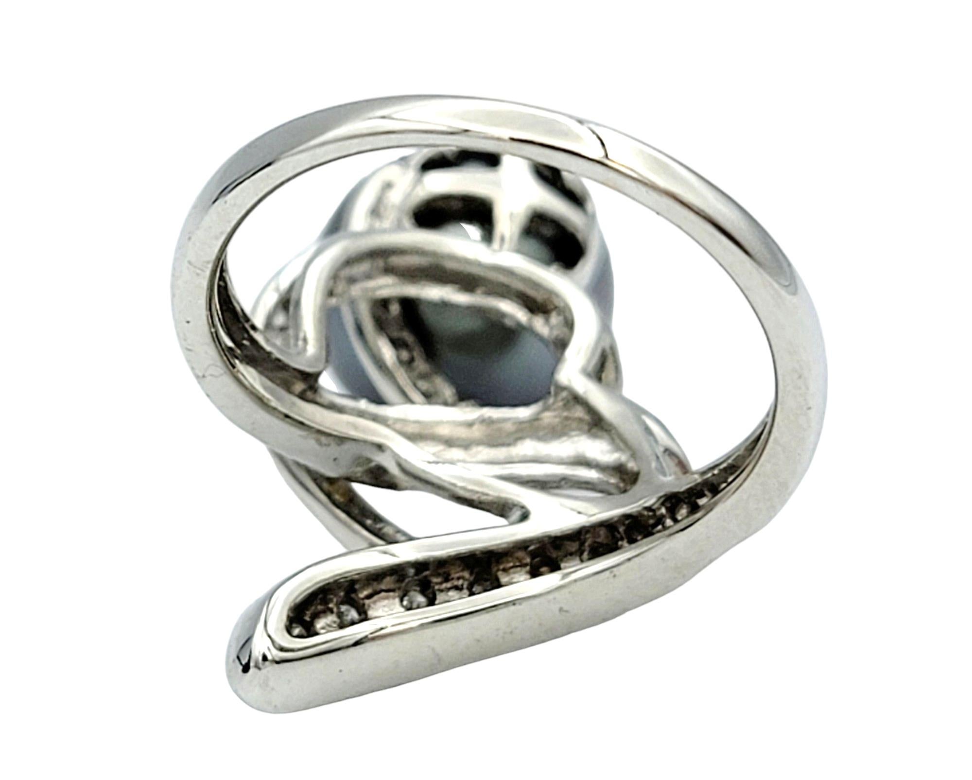 Anello da cocktail con perle nere e diamanti a spirale in oro bianco 18 carati In condizioni buone in vendita a Scottsdale, AZ