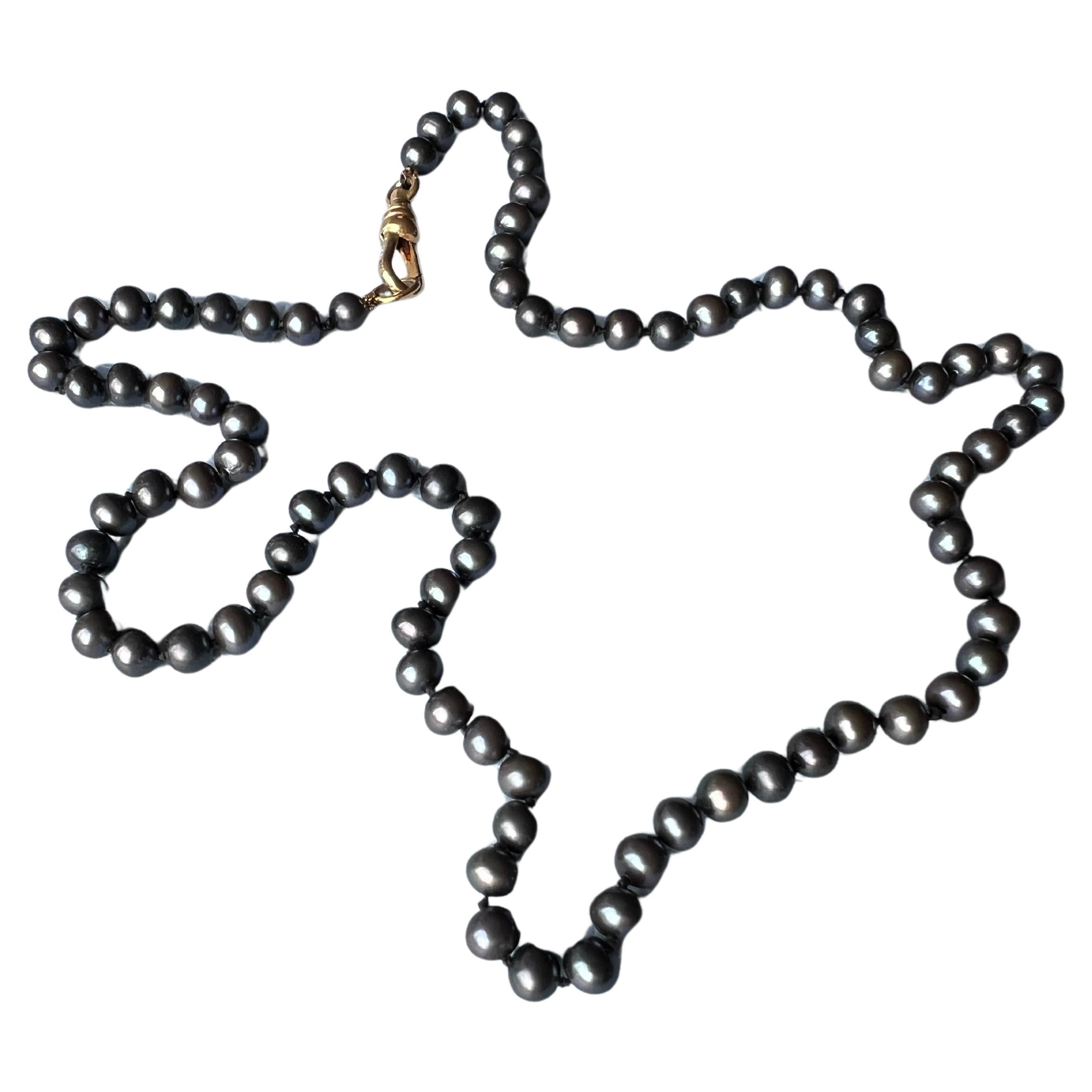 Black Pearl Choker Bead Necklace
Gold Filled Clasp

Designer: J DAUPHIN 

Made in Los Angeles

Available for immediate delivery 