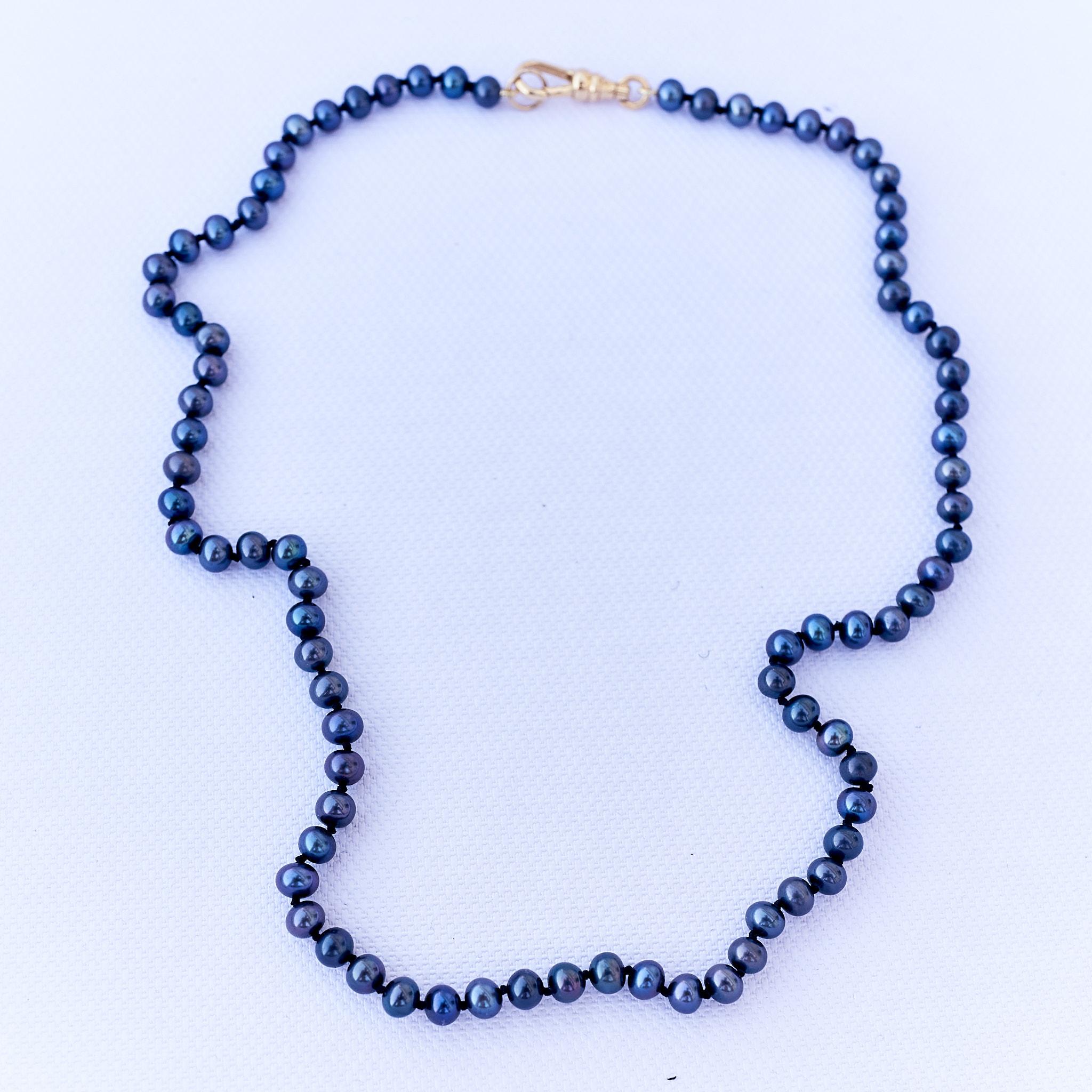 Halskette mit schwarzen Perlen und Perlen aus Seidenknoten J Dauphin (Viktorianisch) im Angebot