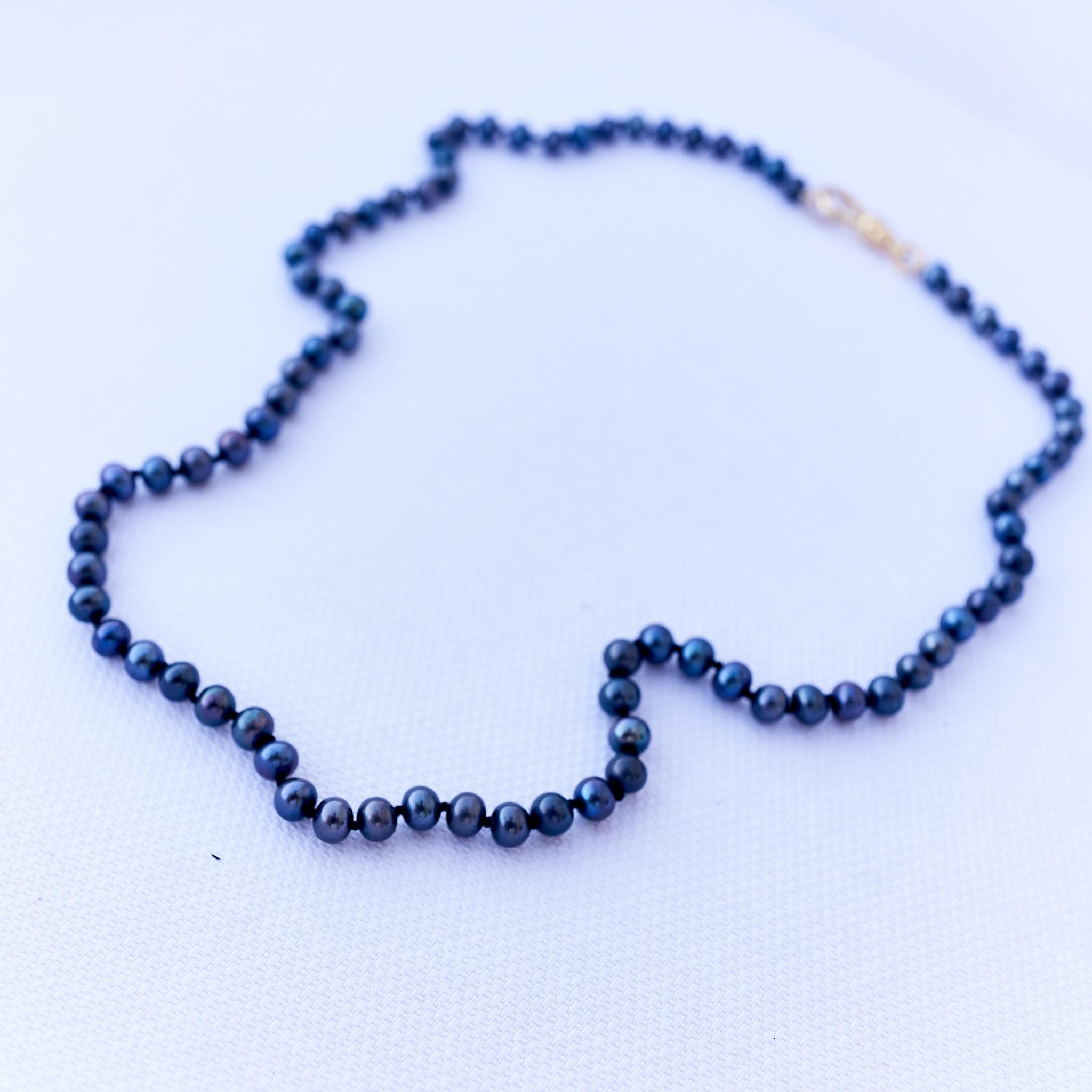 Halskette mit schwarzen Perlen und Perlen aus Seidenknoten J Dauphin im Zustand „Neu“ im Angebot in Los Angeles, CA