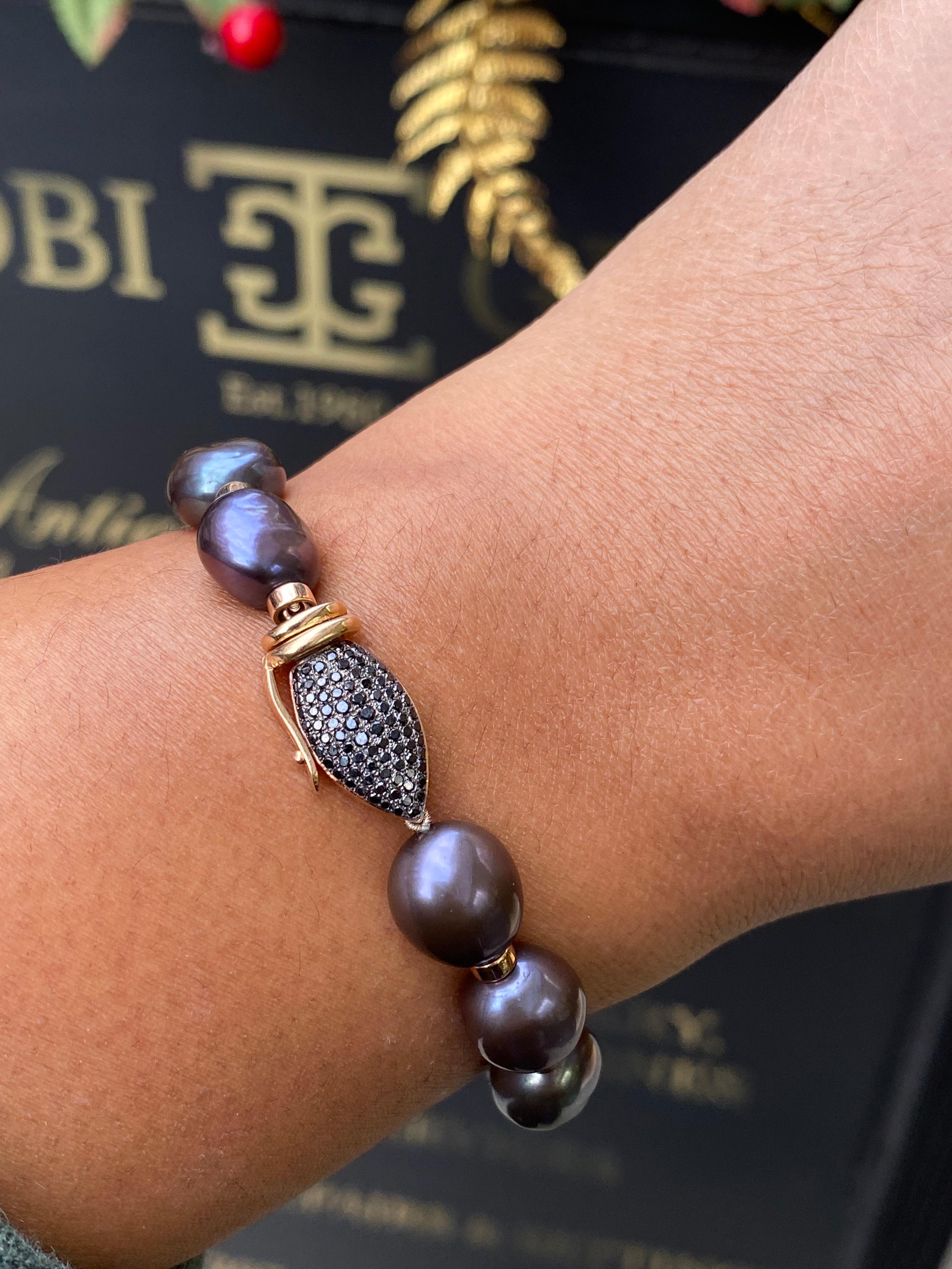 Black Pearl Bracelet with 18 Carat Rose Gold and Black Diamond Clasp In Excellent Condition For Sale In London, GB