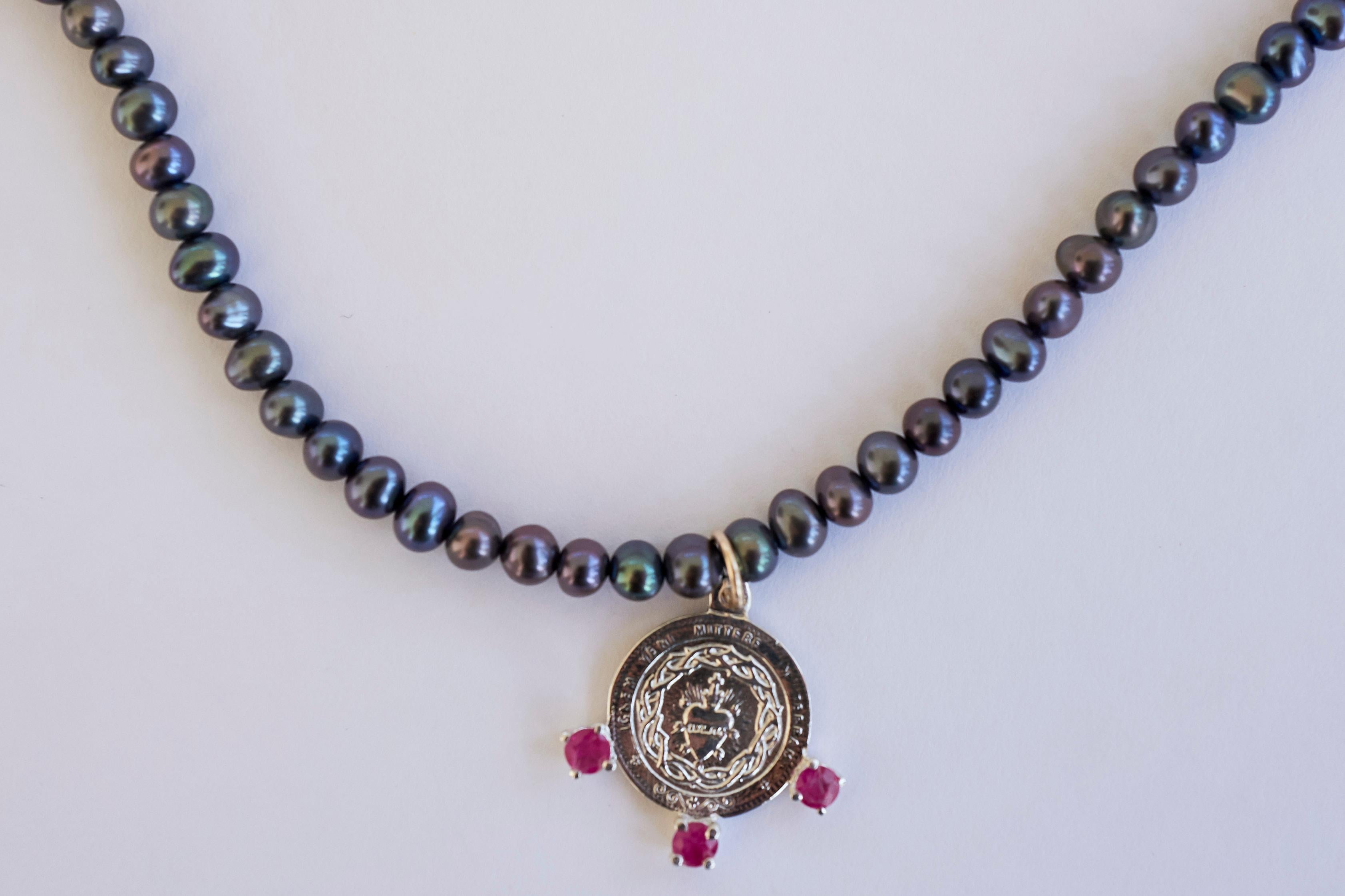 Schwarze schwarze Perlenkette Halskette Medaille Heiliges Herz Rosa Turmalin J Dauphin (Viktorianisch) im Angebot