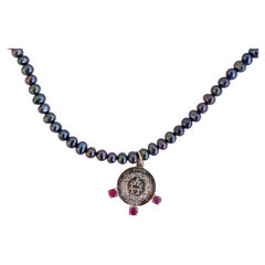 Collier chaîne de perles noires Médaille Sacré Coeur Tourmaline rose J Dauphin