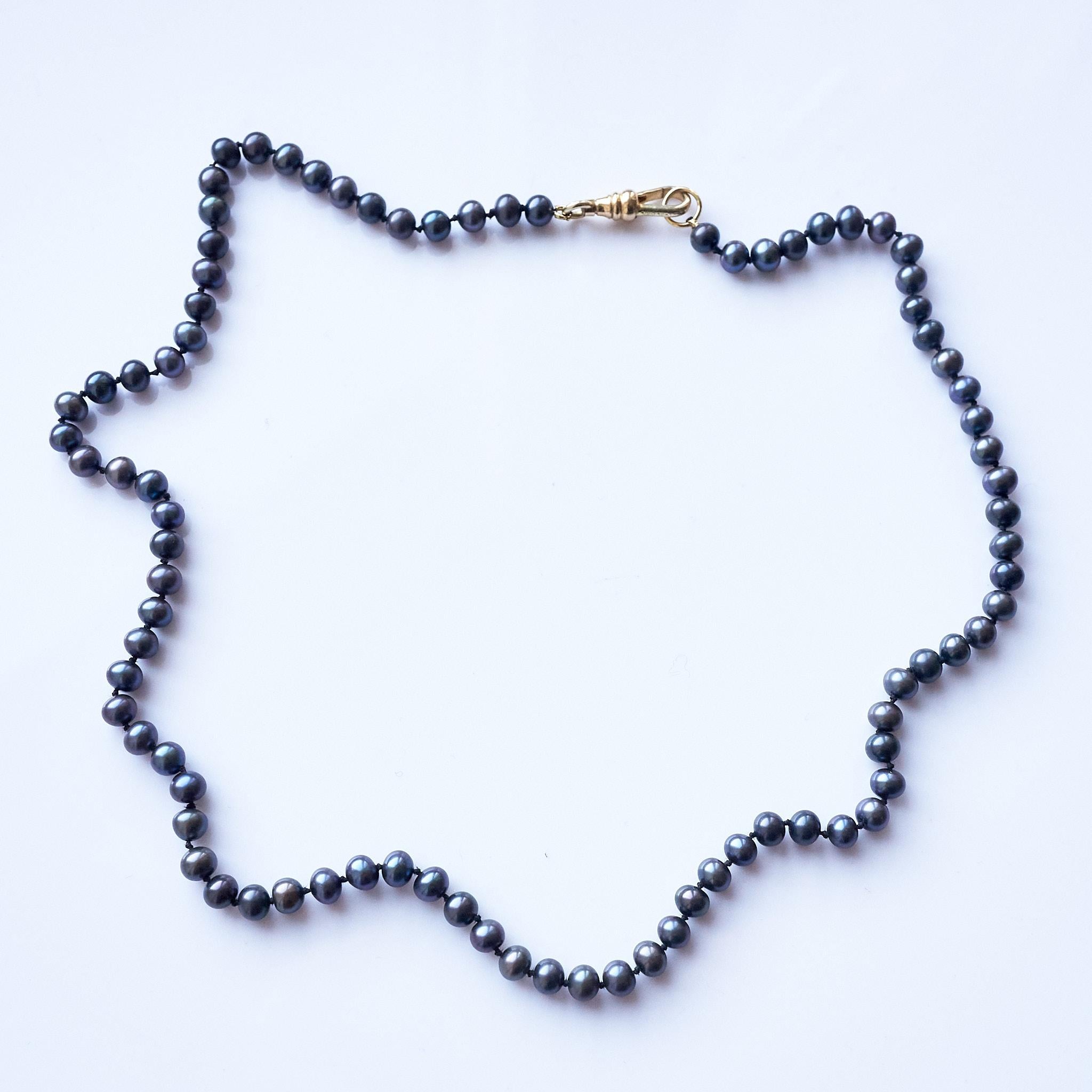 Black Pearl Choker Beaded Necklace Black Silk In New Condition For Sale In Los Angeles, CA