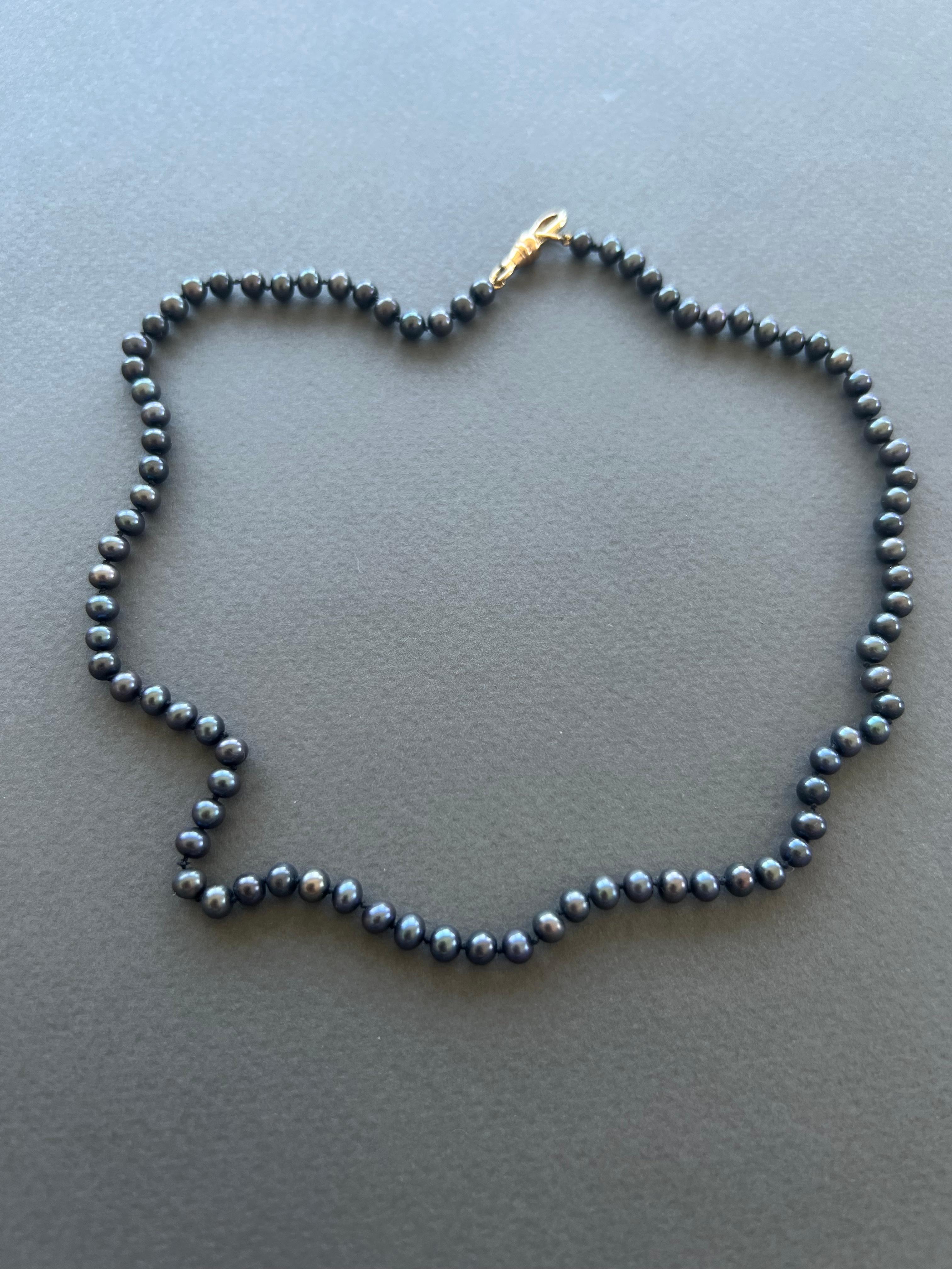 Schwarze Perlen-Choker-Halskette mit Perlen aus schwarzem Seidenfaden J Dauphin im Zustand „Neu“ im Angebot in Los Angeles, CA