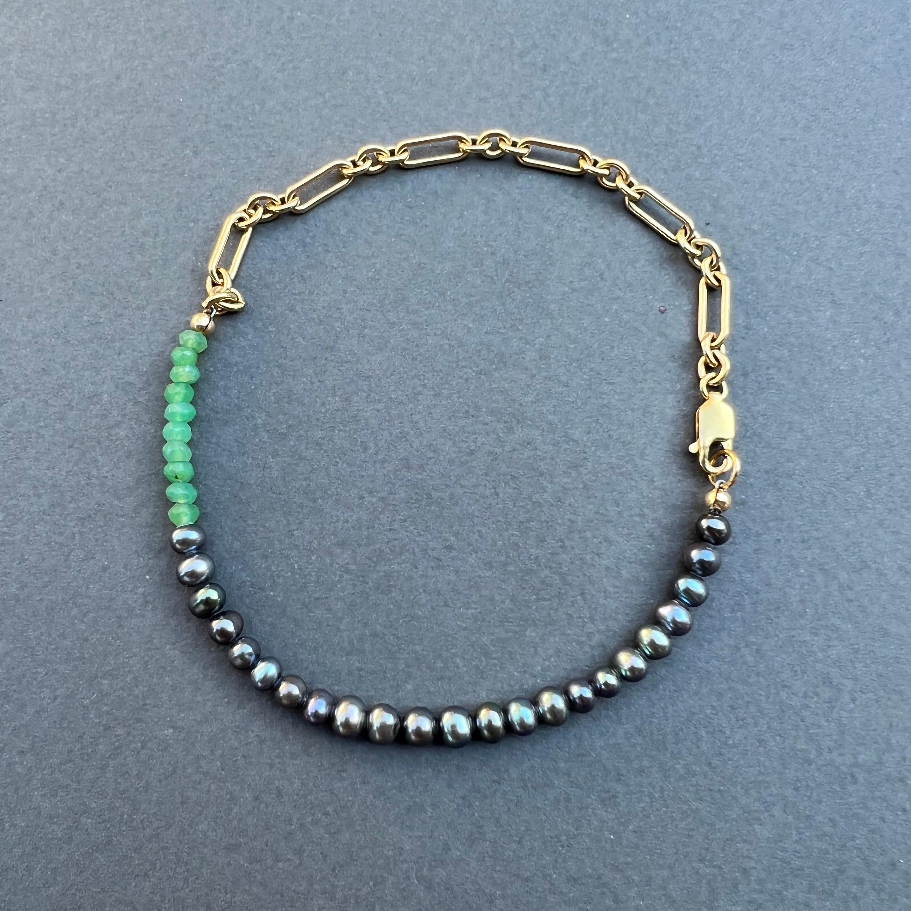Contemporain Bracelet chaîne J Dauphin en perles noires et chrysoprase en vente
