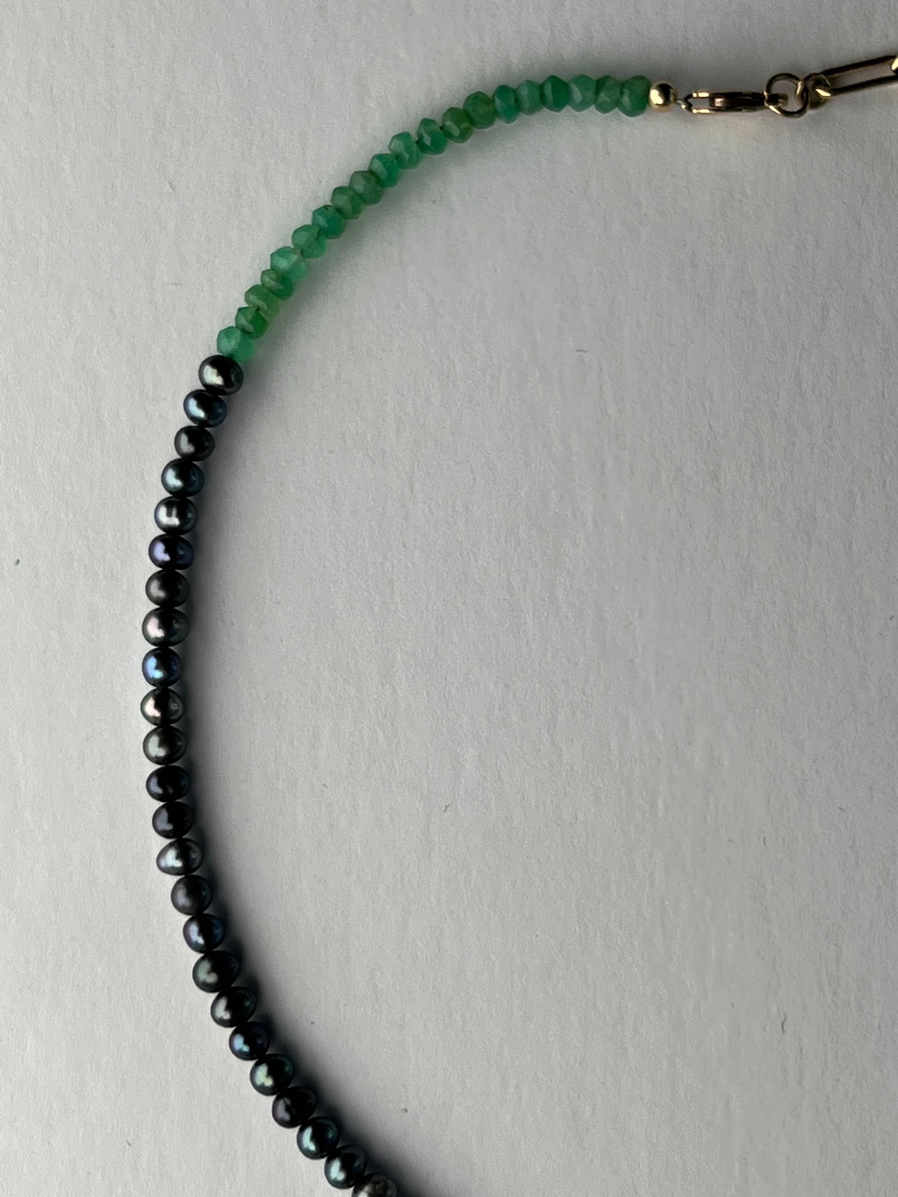 Choker-Halskette mit schwarzer Perle und Chrysopras, J Dauphin im Angebot 3