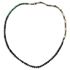Choker-Halskette mit schwarzer Perle und Chrysopras, J Dauphin