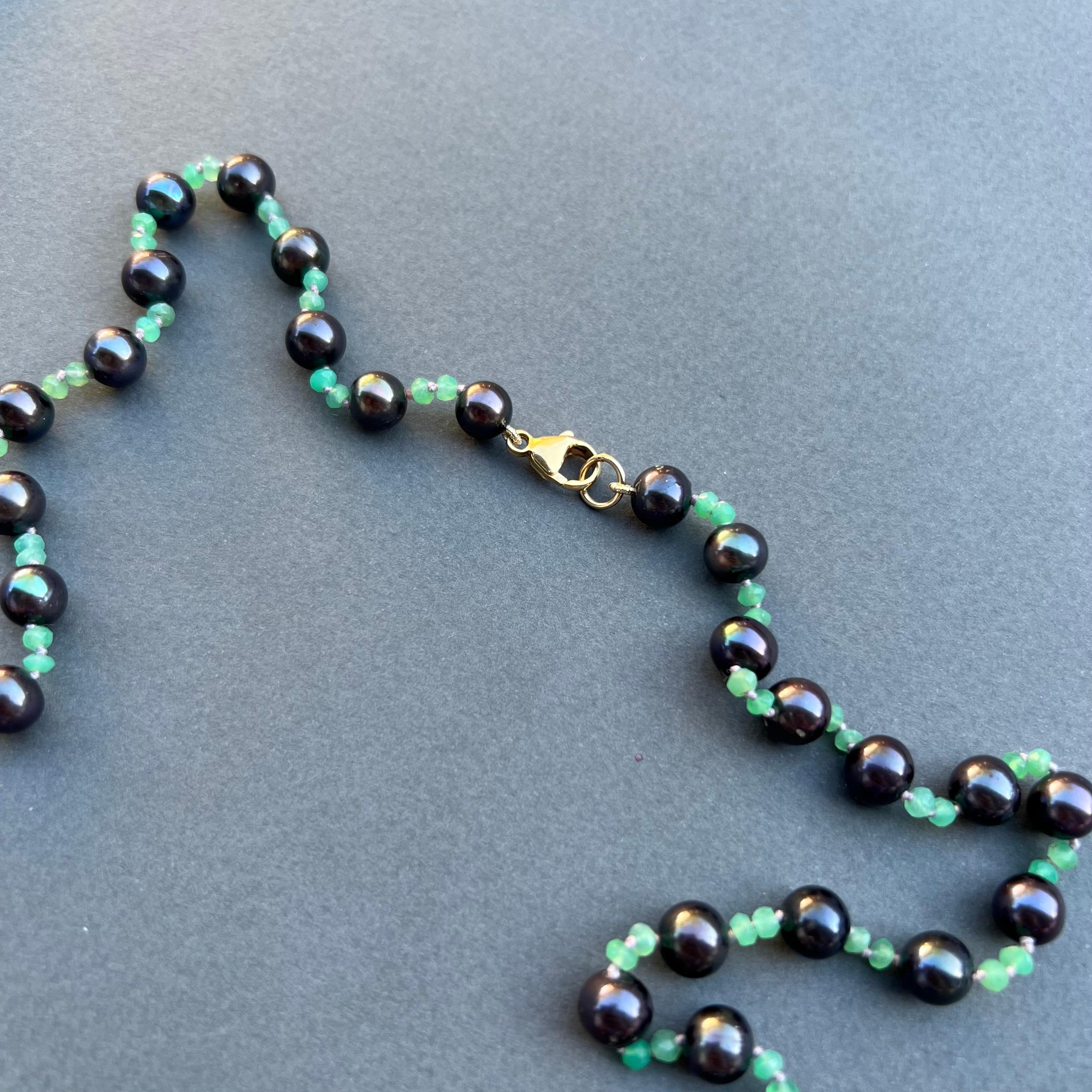 Halskette mit schwarzer Perle, Chrysopras, Quarz und Perlen, J Dauphin im Angebot 3