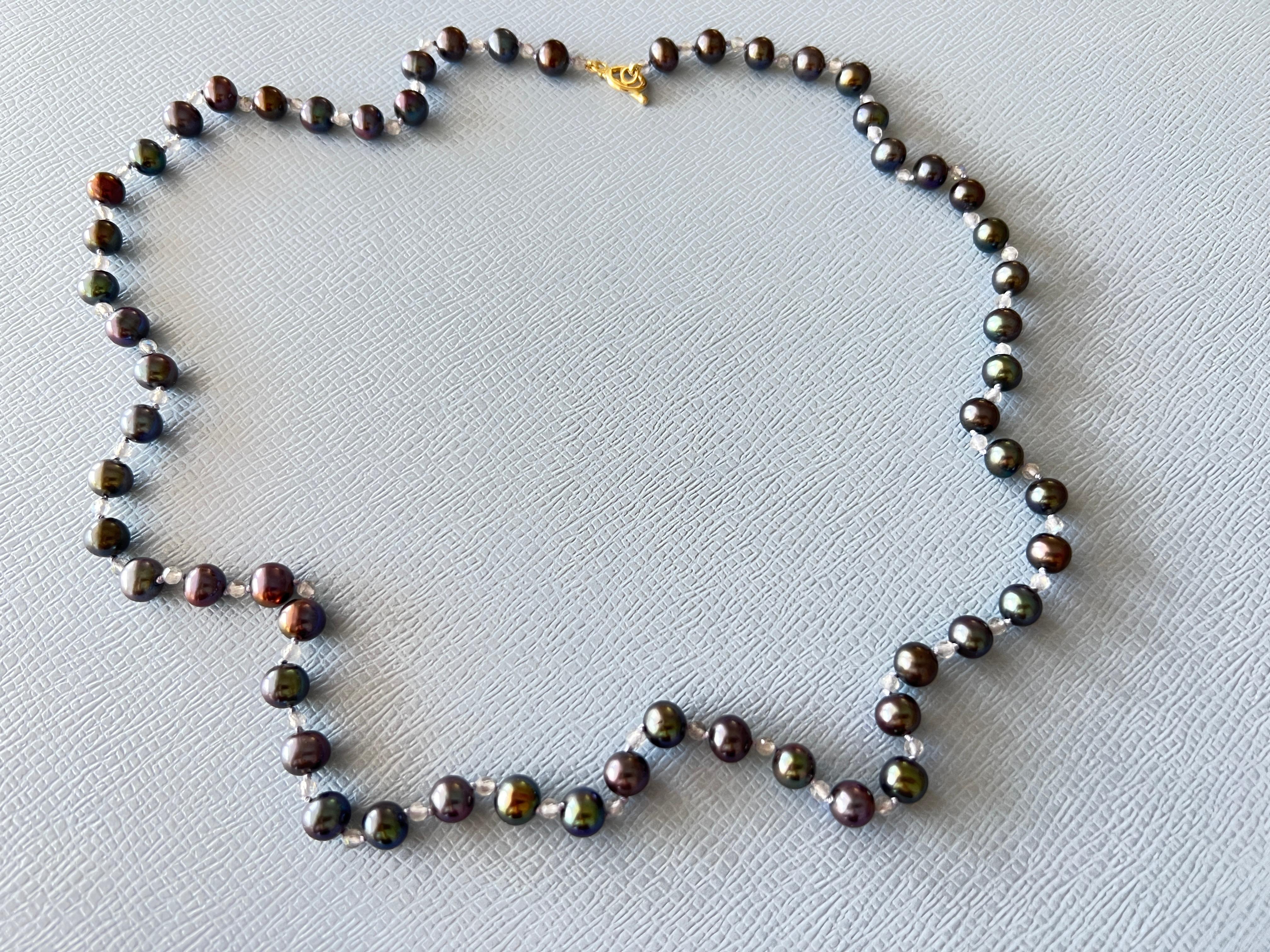 Collana di media lunghezza in perle nere e labradorite con chiusura in oro J DAUPHIN in vendita 1