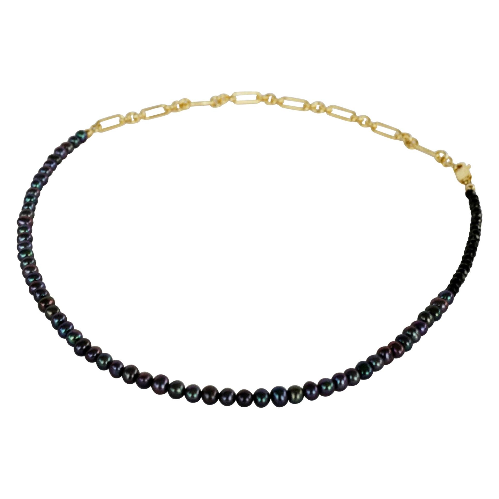 Collana di perle nere Collana di perle con catena di spinello nero 

Designer  J Dauphin
La catena è in oro


